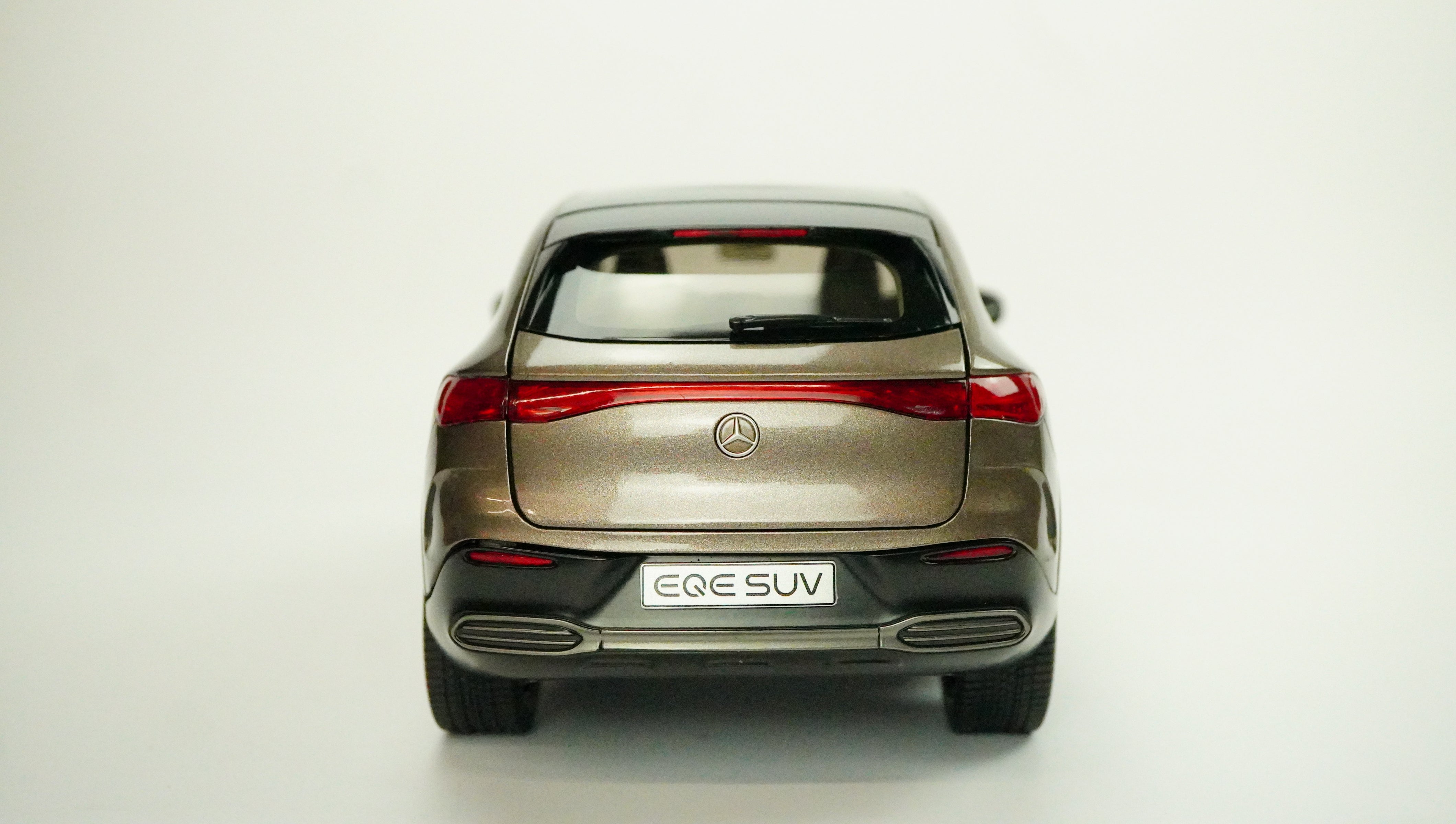 Mercedes Benz EQE SUV AMG 2023 1:18