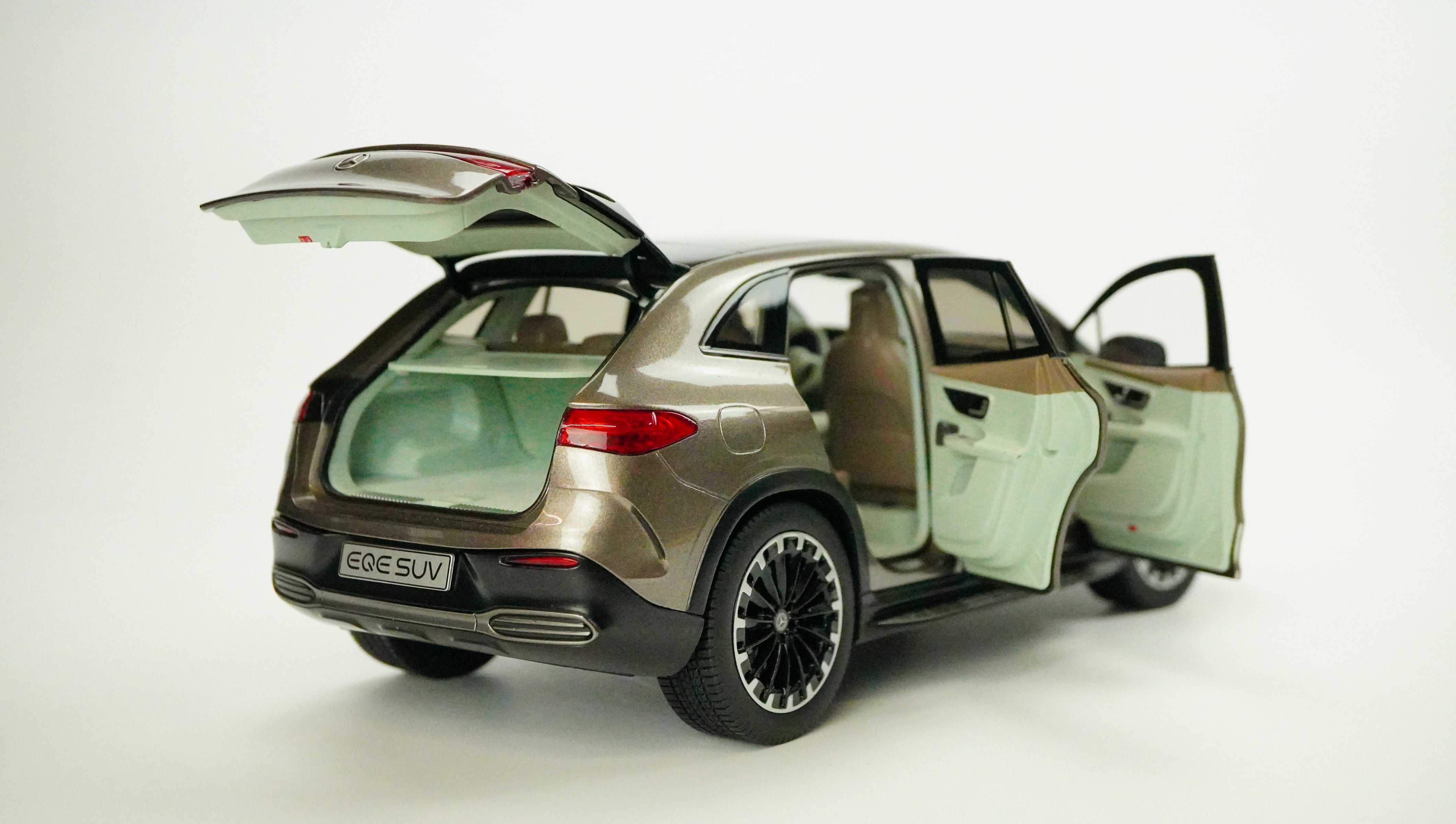 Mercedes Benz EQE SUV AMG 2023 1:18