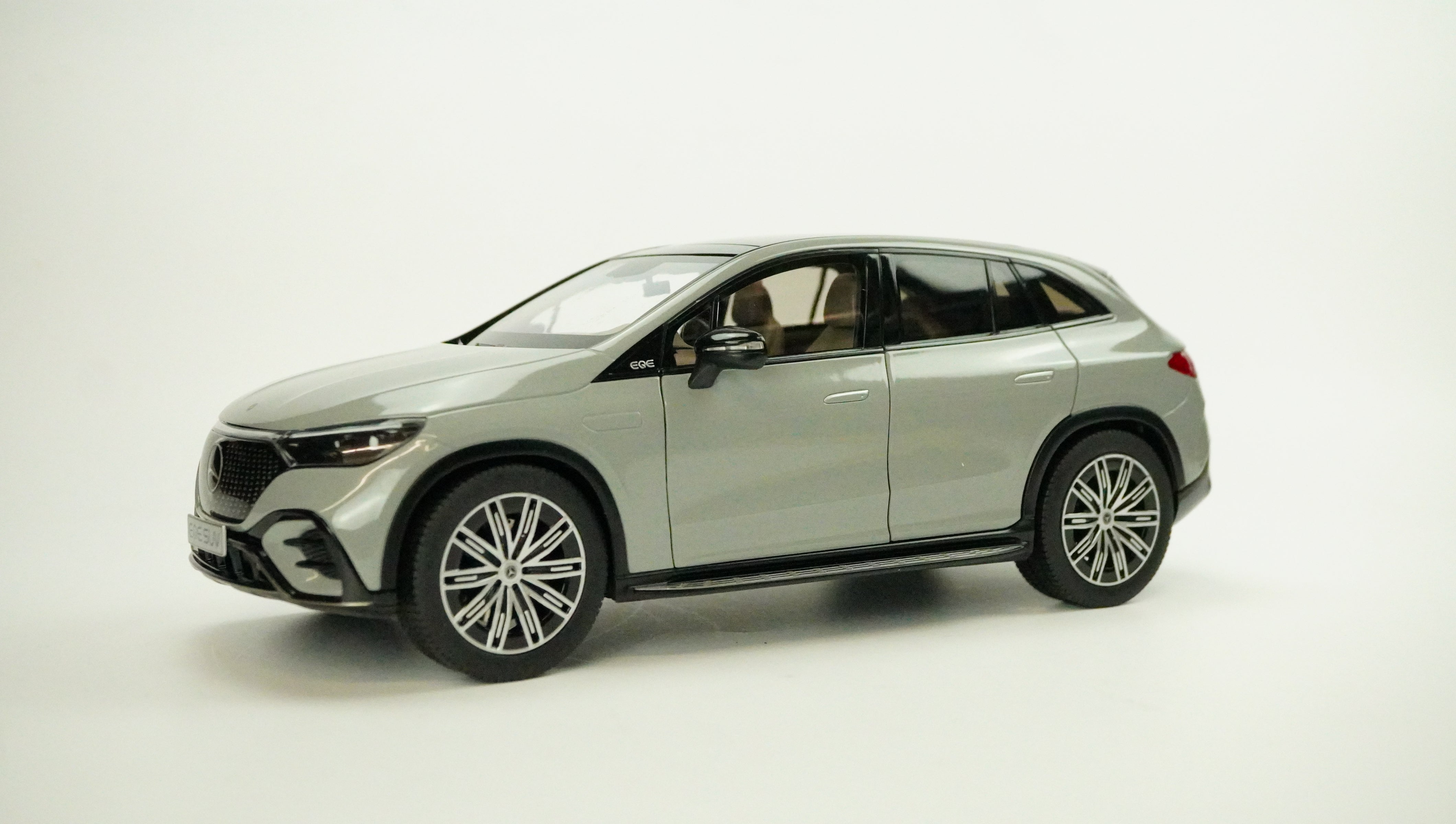 Mercedes Benz EQE SUV AMG 2023 1:18