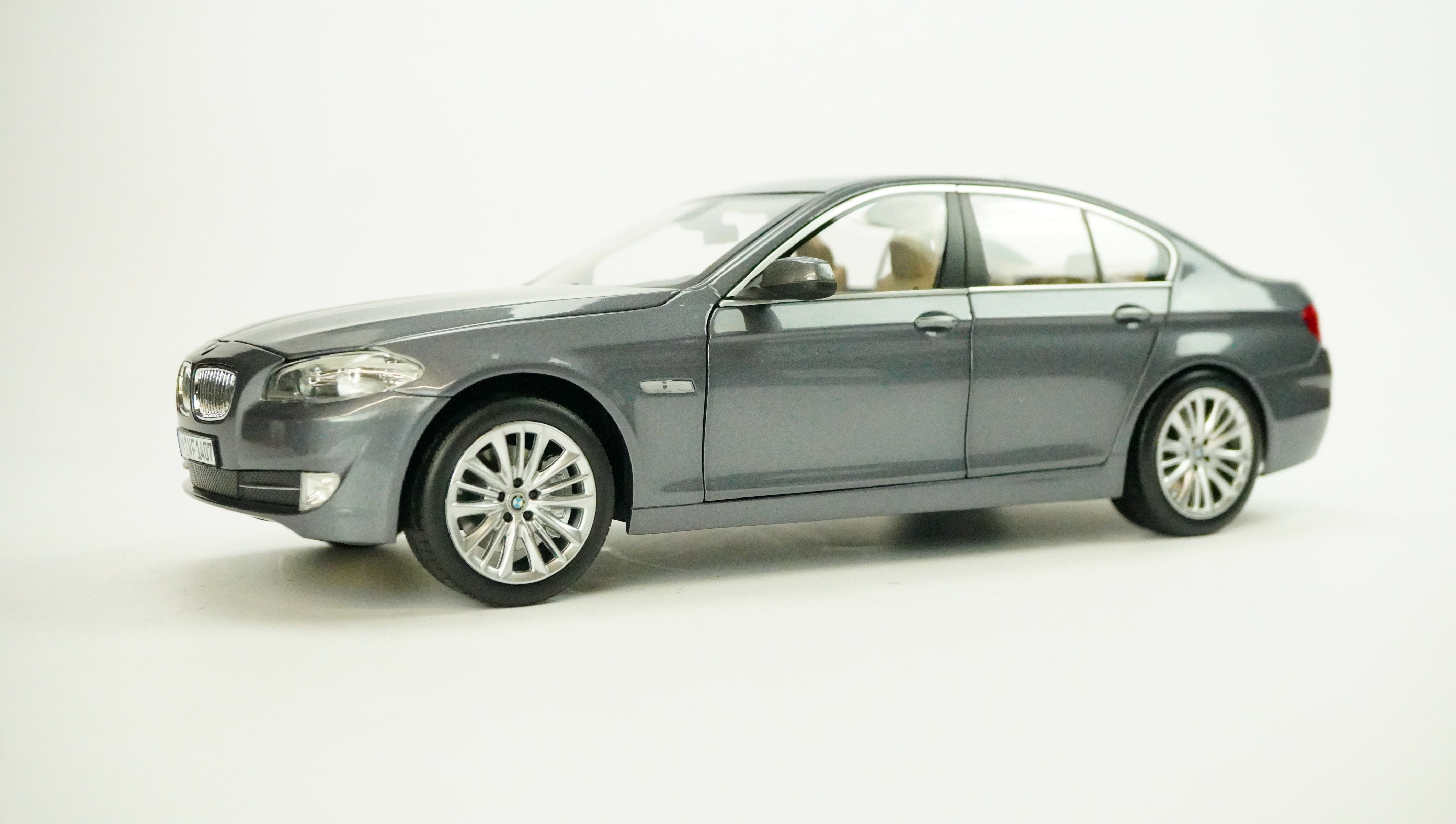 BMW 550i 1:18