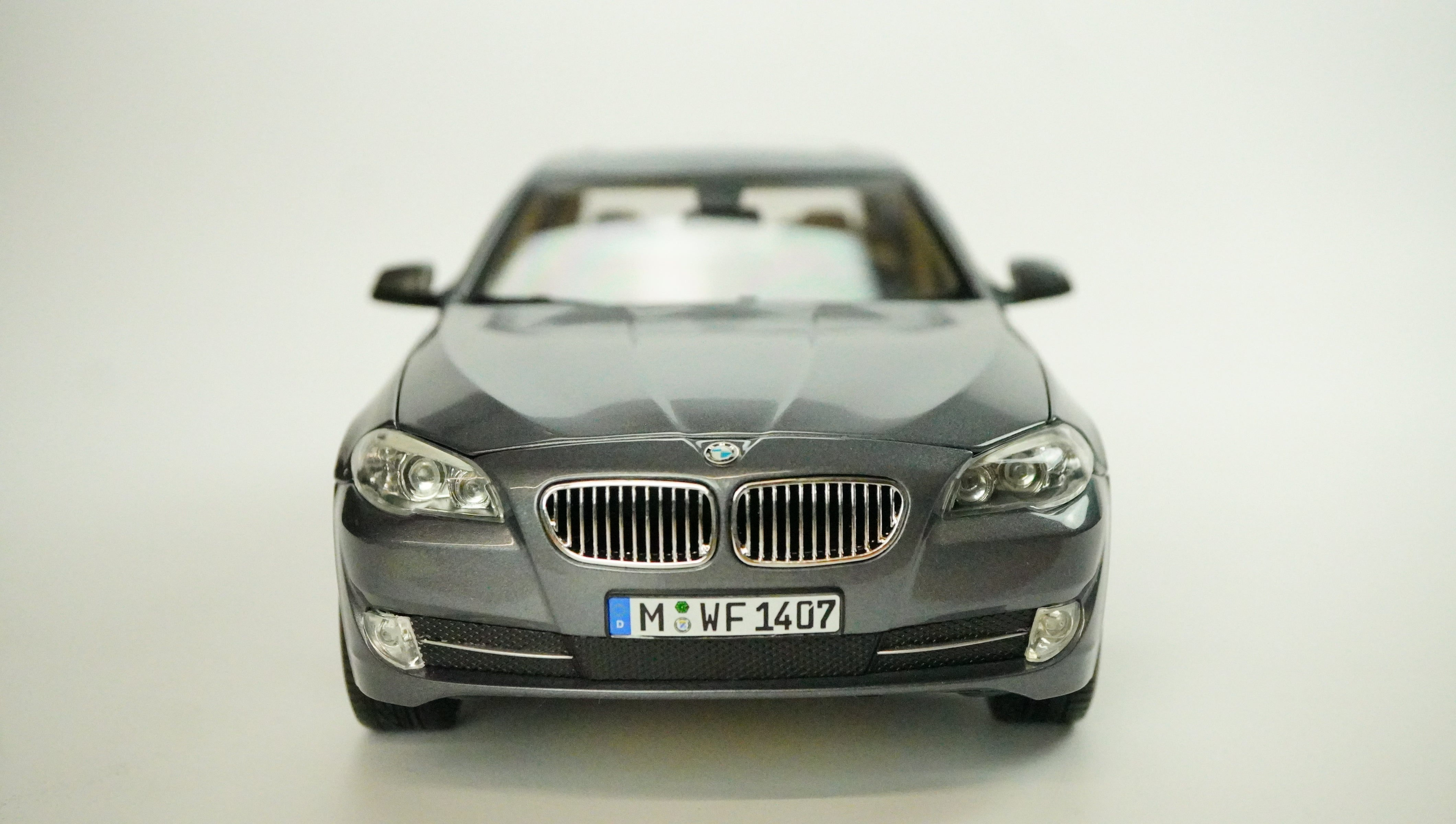 BMW 550i 1:18