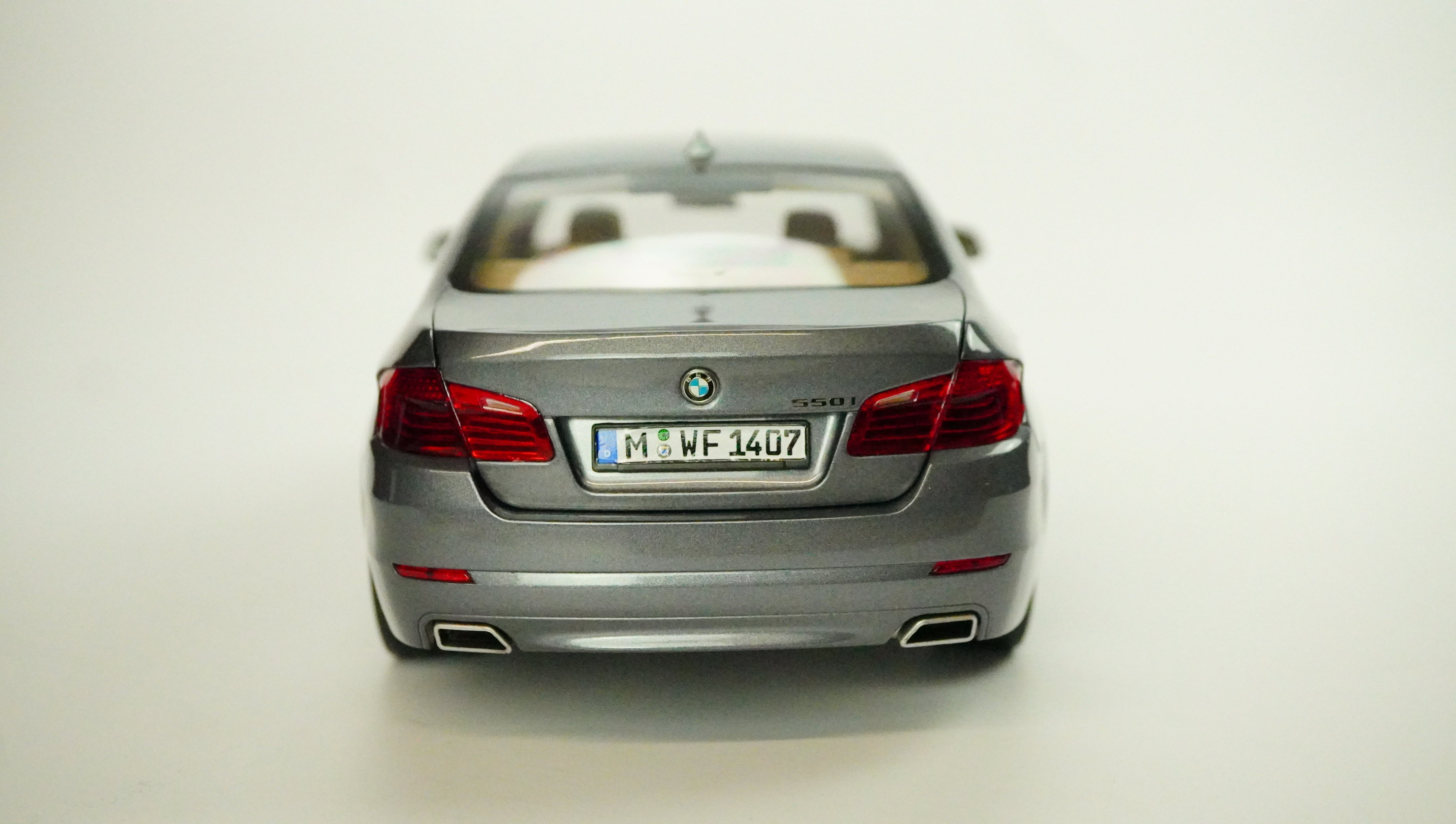 BMW 550i 1:18