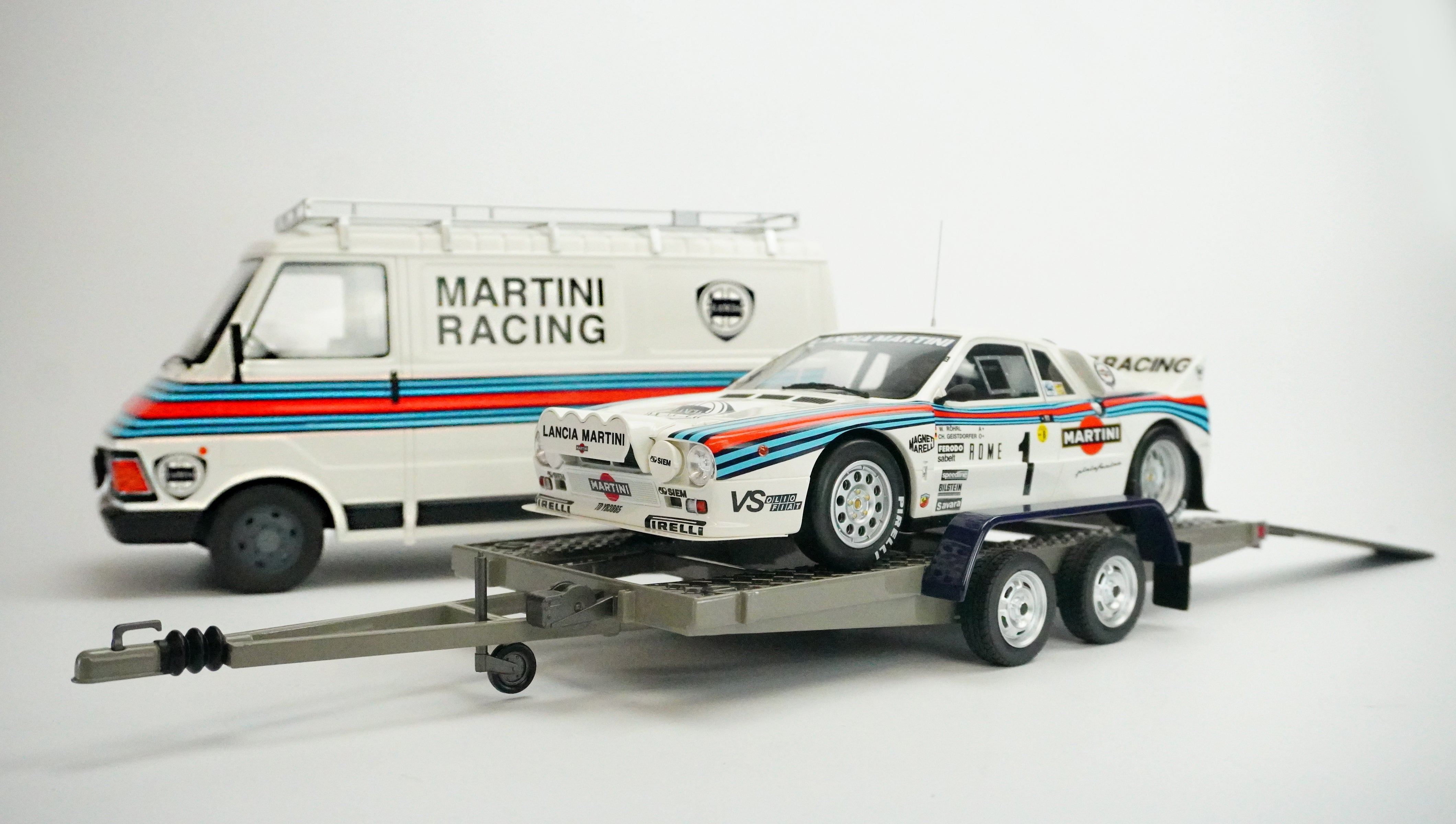 Fiat Rally Set 242 & Lancia 037 Martini with Trailer 1:18
