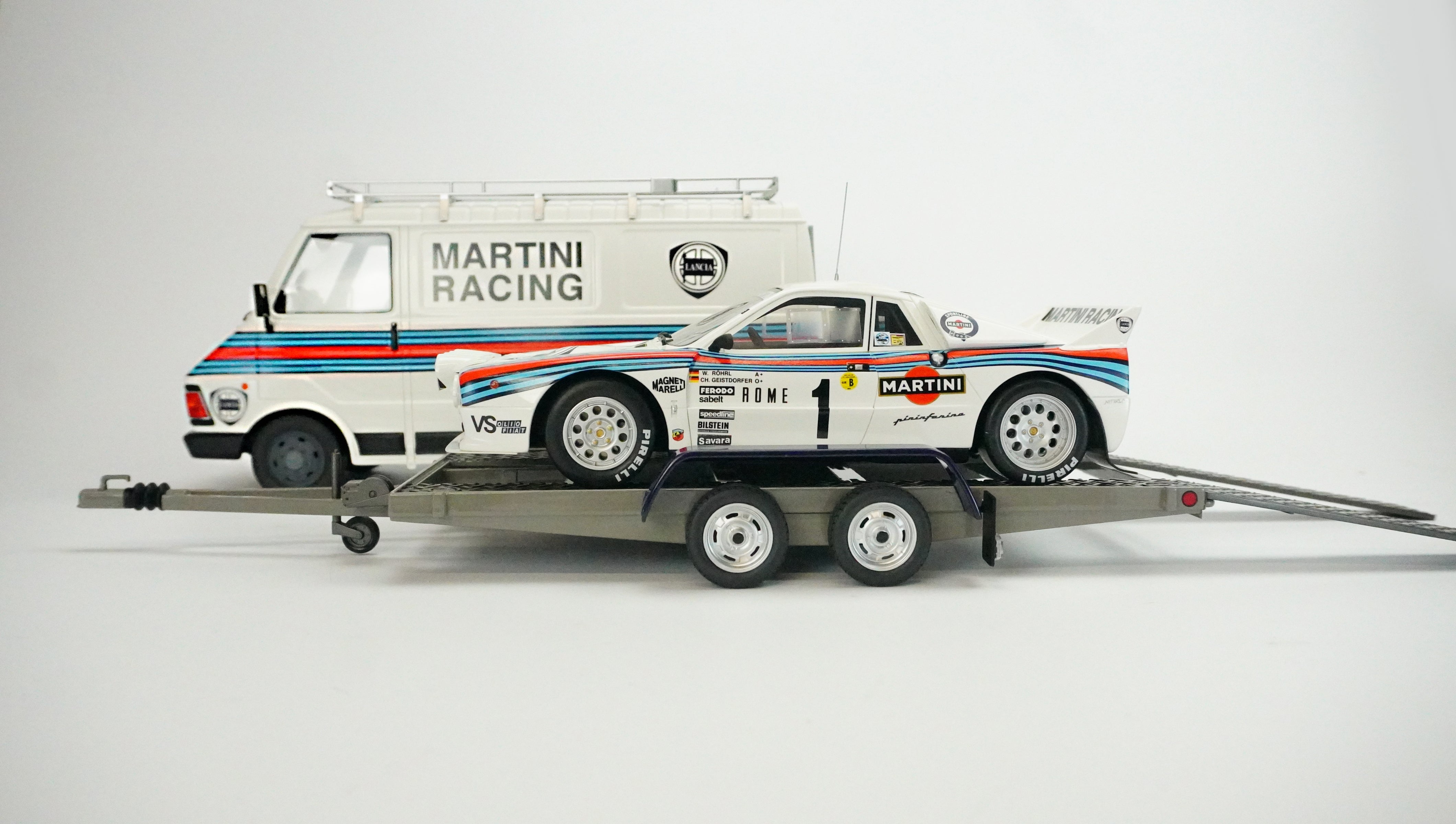 Fiat Rally Set 242 & Lancia 037 Martini with Trailer 1:18