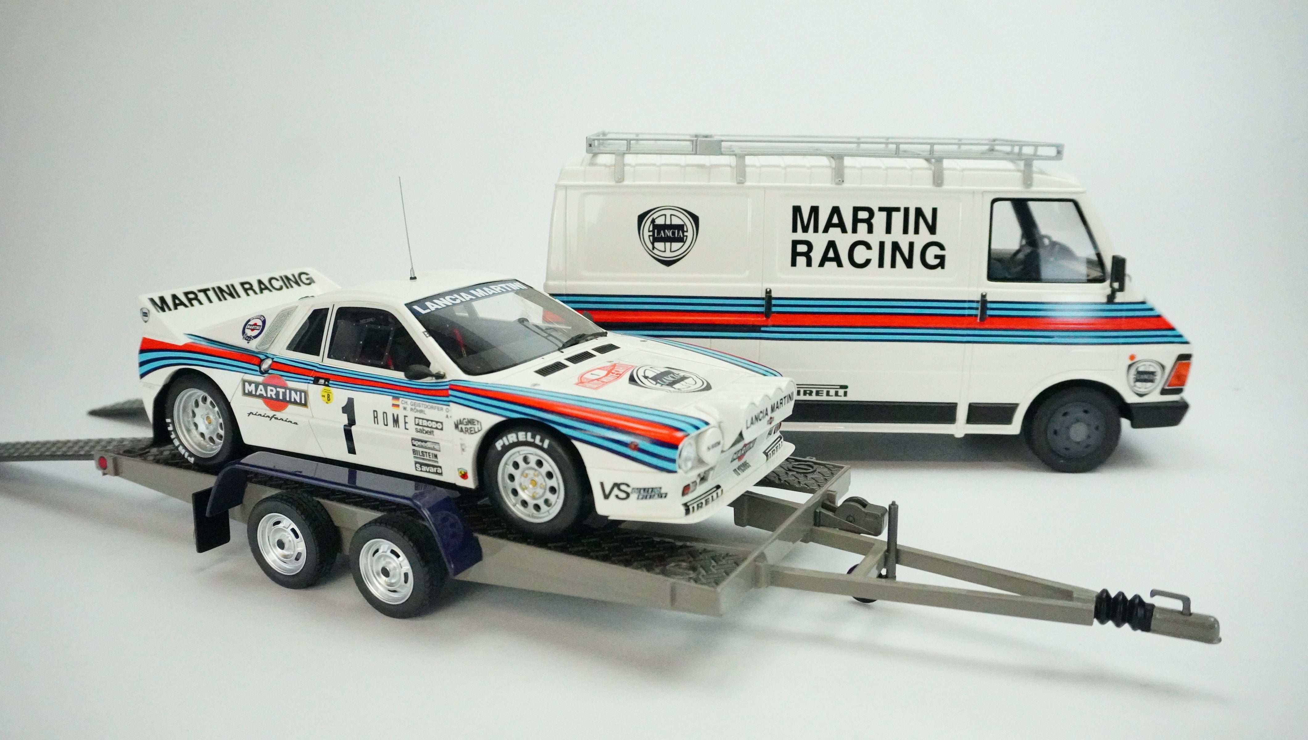 Fiat Rally Set 242 & Lancia 037 Martini with Trailer 1:18