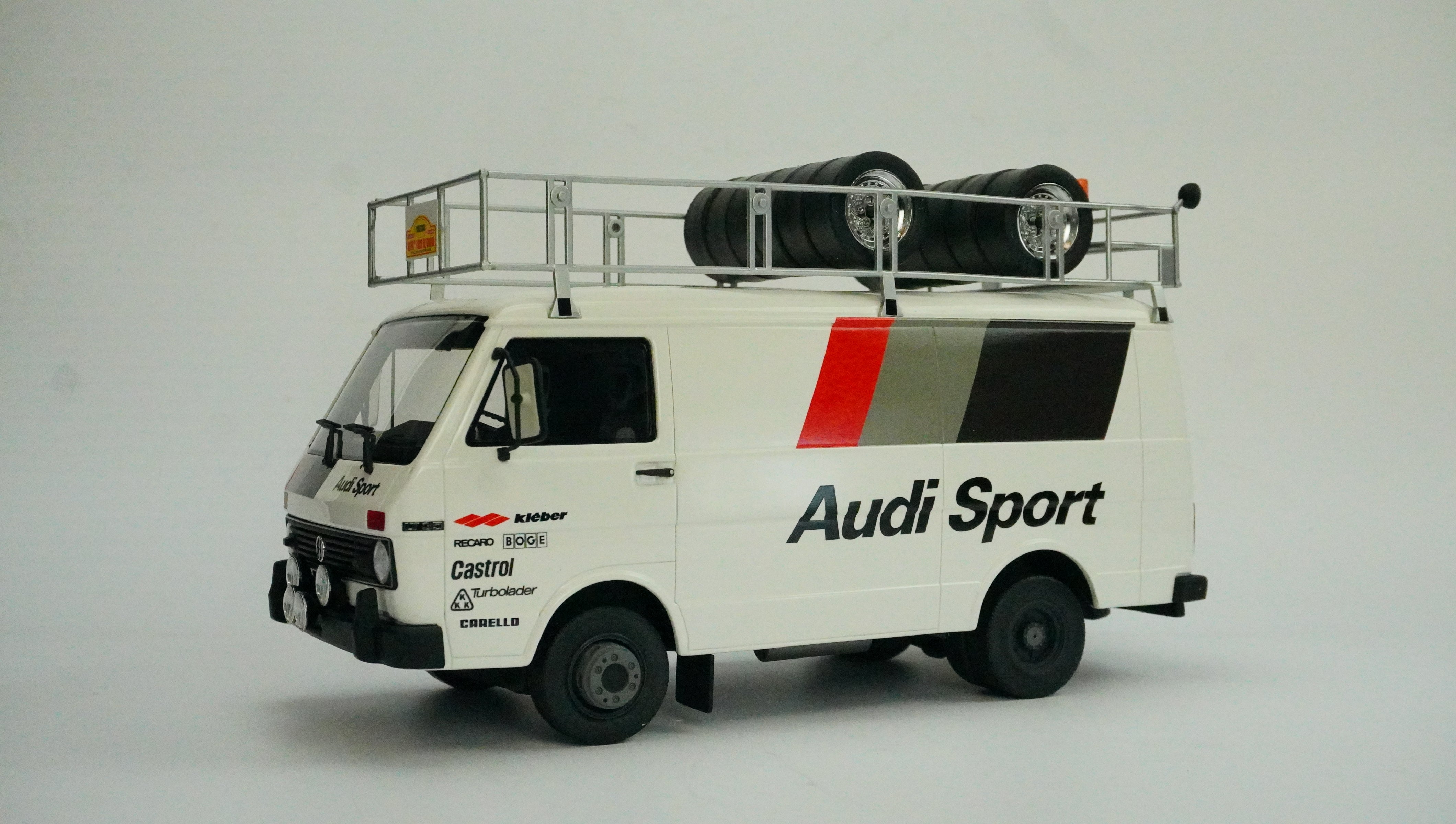 VW Transport & Audi Quattro A2 Rally Nr.10 & Anhänger Set Limited 1:18