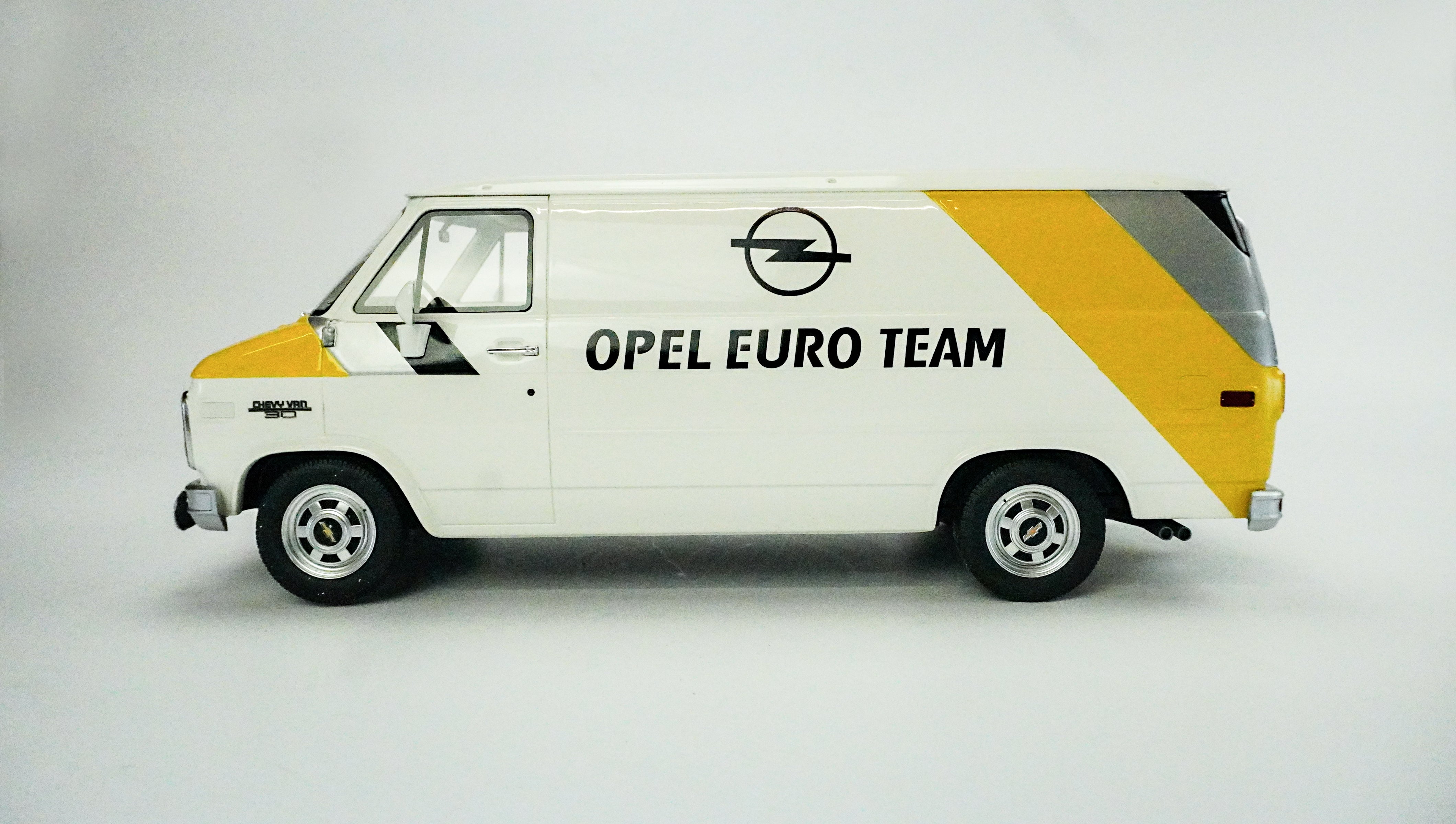 Chevrolet Transport & Opel Manta Rally Nr.3 & Anhänger Set Limited 1:18