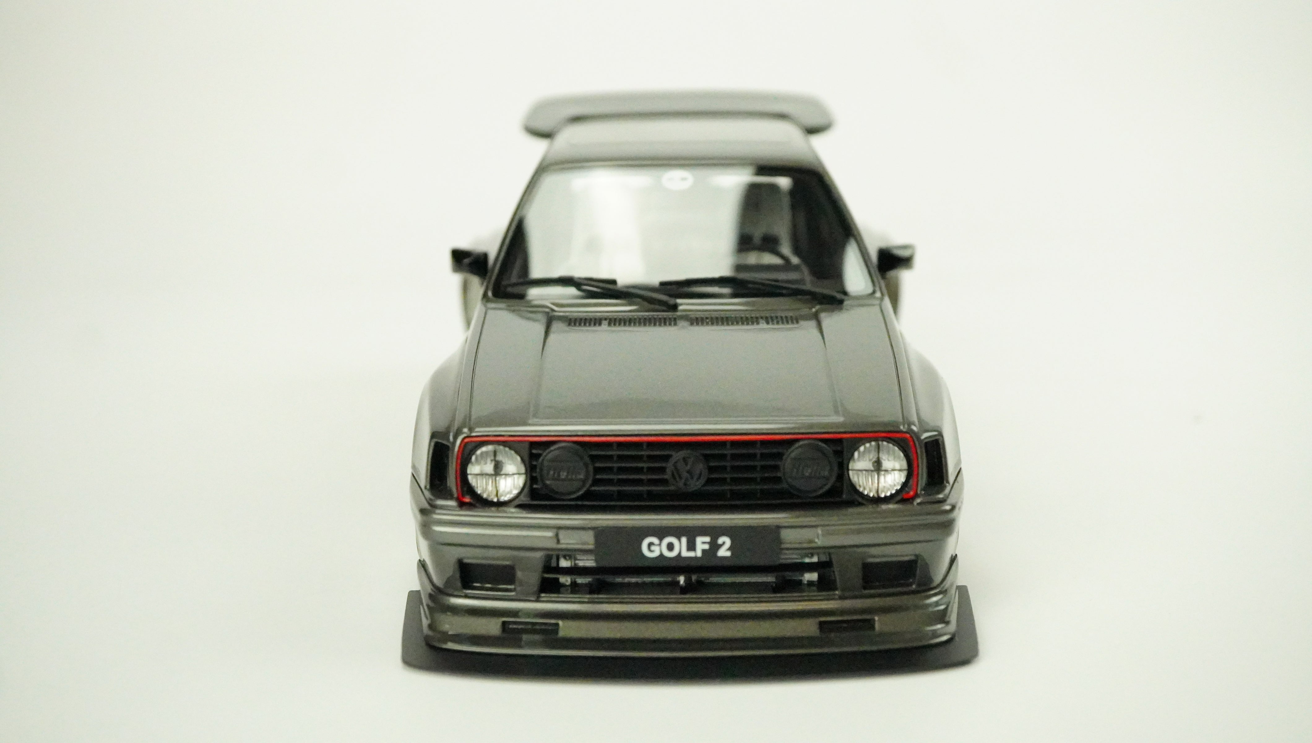 VW Golf 2 Gti by Khyzyl Saleem Limited 1:18