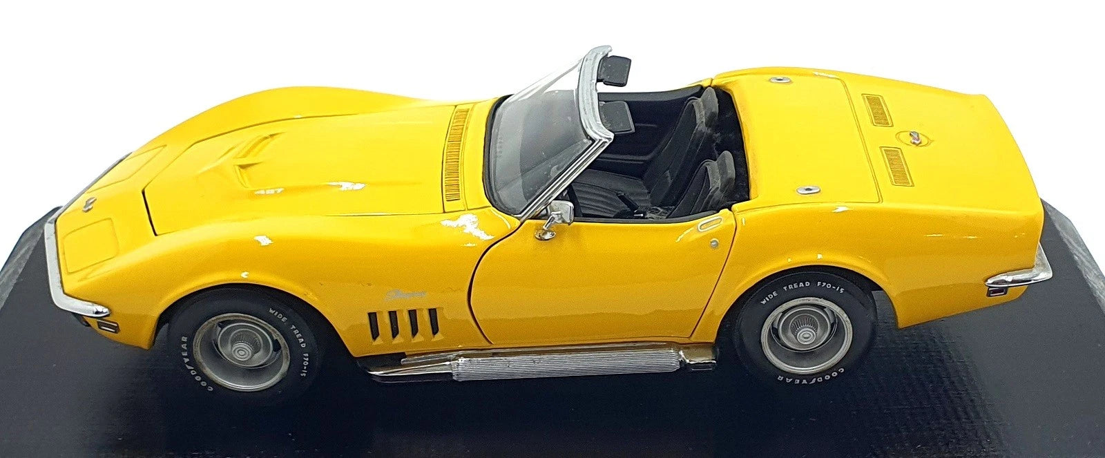 Chevrolet Corvette Stingray Spyder 1969 1:18