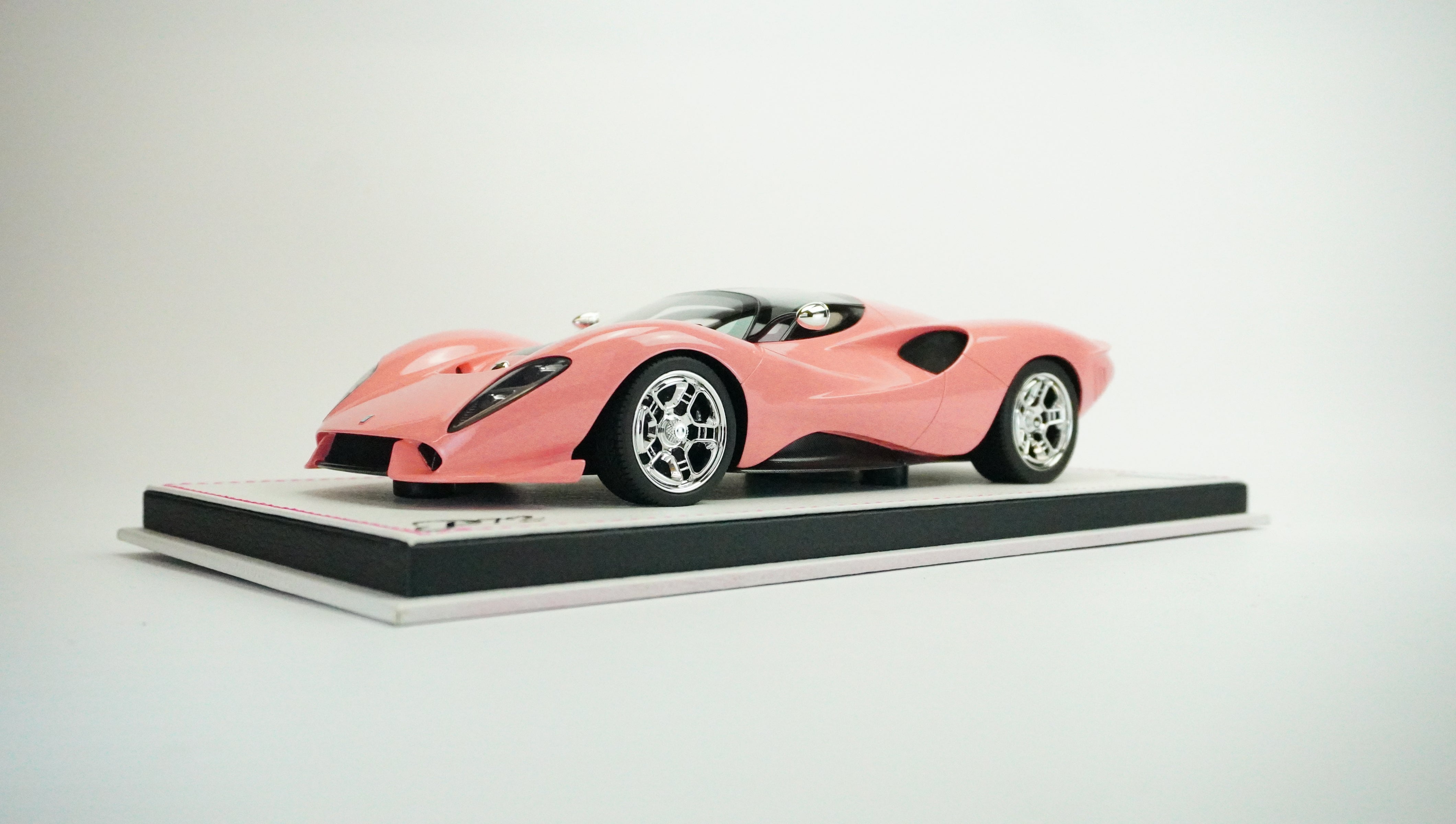 De Tomaso P72 (incl. Showcase) 1:18