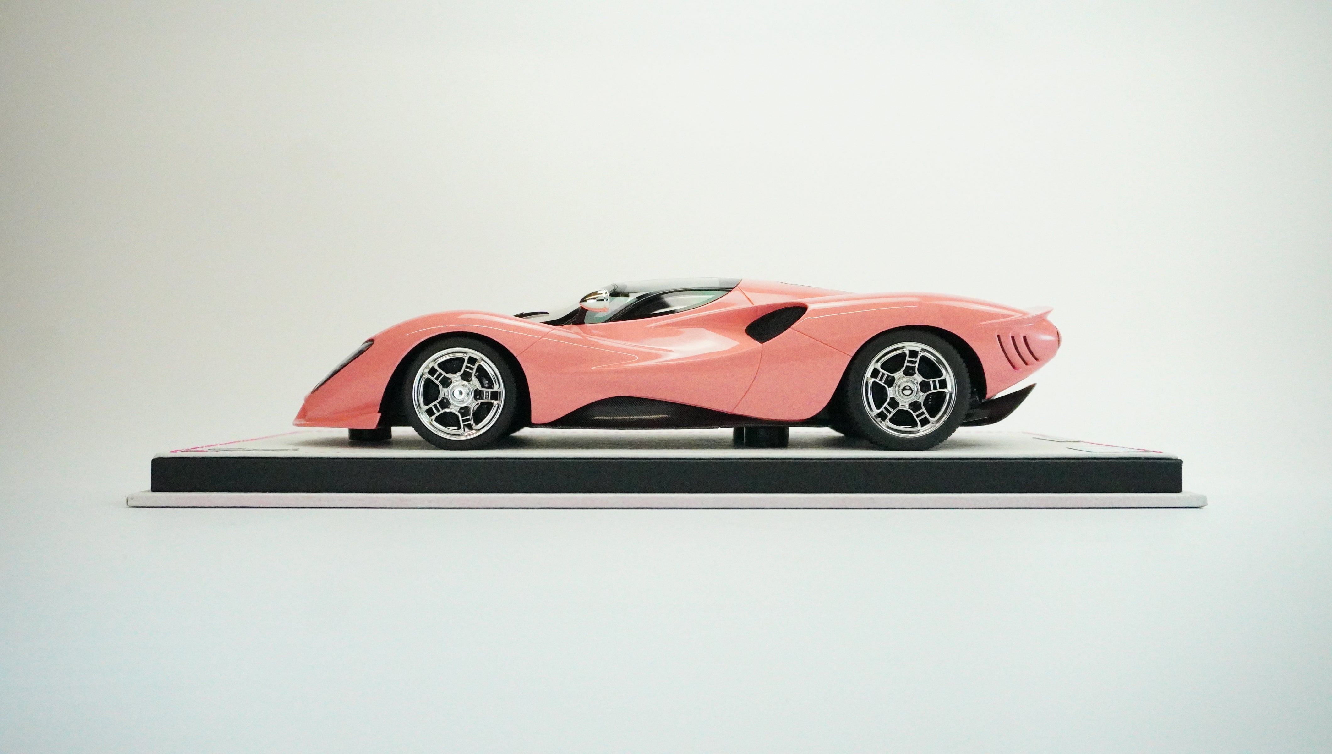 De Tomaso P72 (incl. Showcase) 1:18