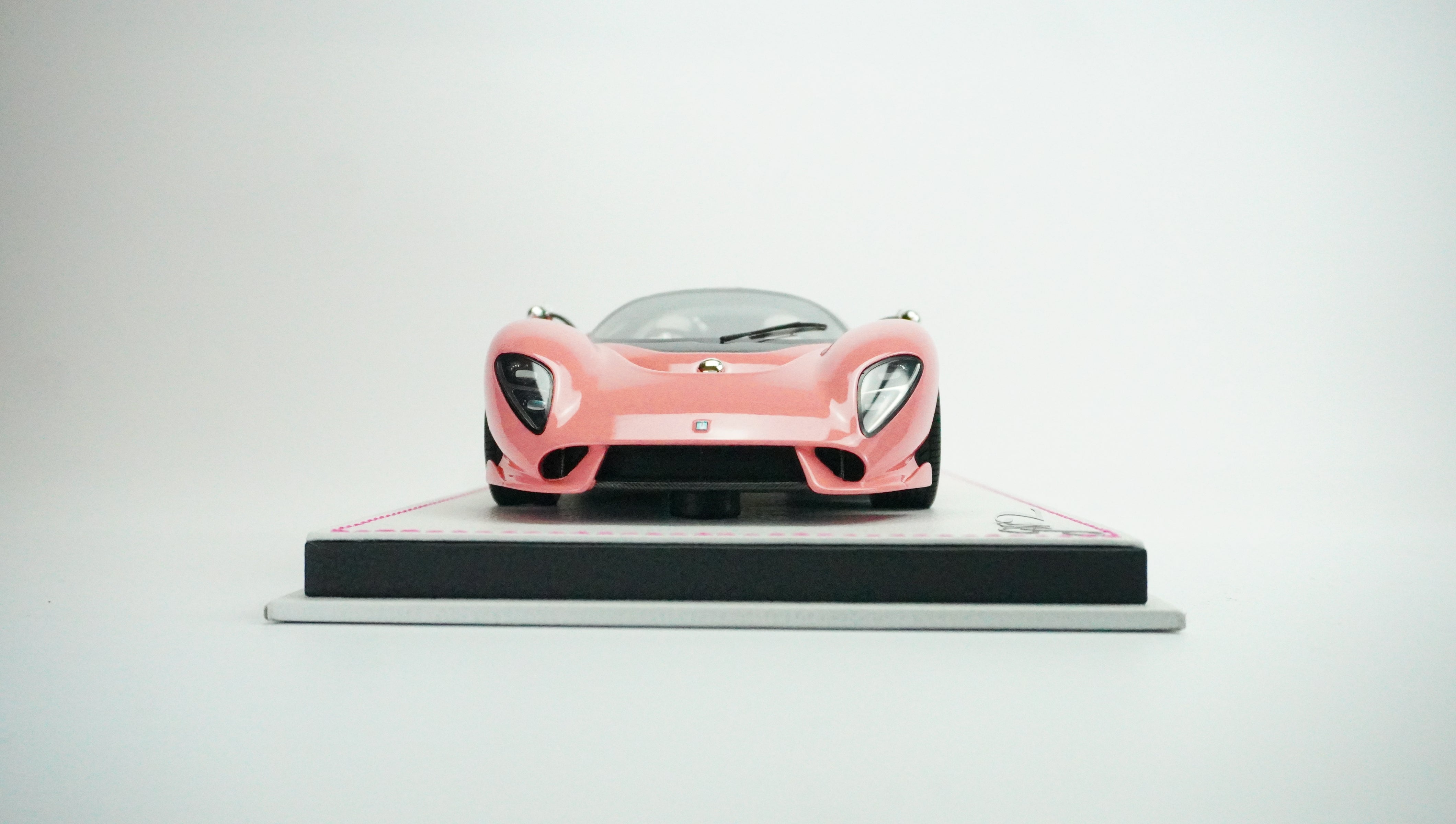 De Tomaso P72 (incl. Showcase) 1:18