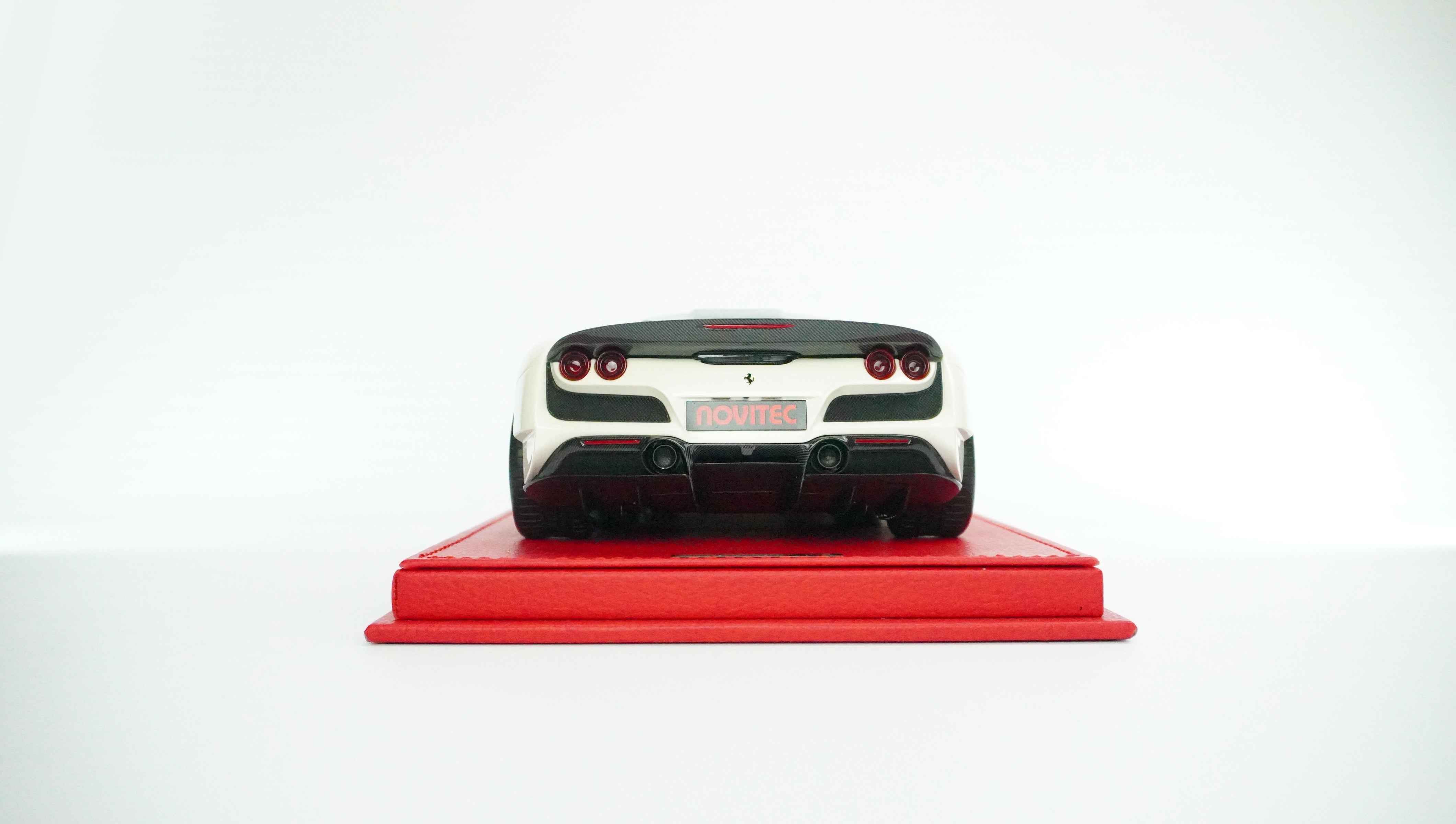 Novitec F8 N-Largo Stripes Limited (incl. Showcase) 1:18