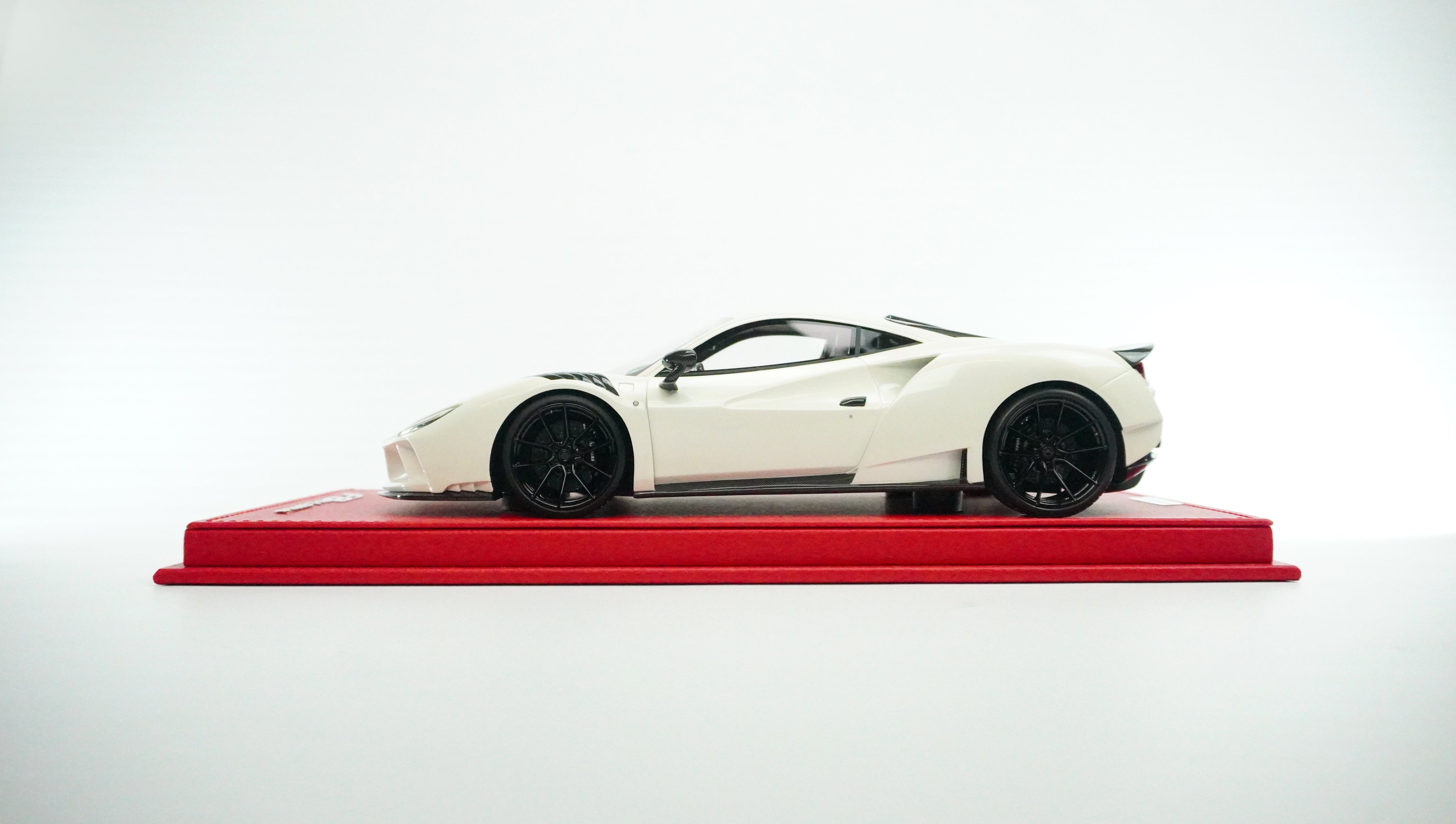 Novitec F8 N-Largo Limited (incl. Showcase) 1:18