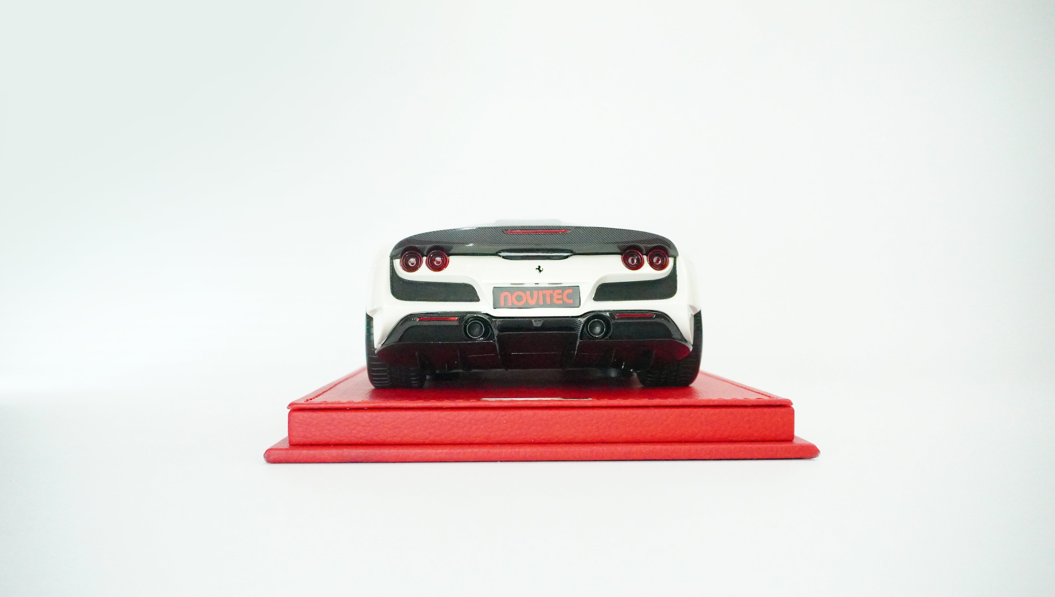 Novitec F8 N-Largo Limited (incl. Showcase) 1:18