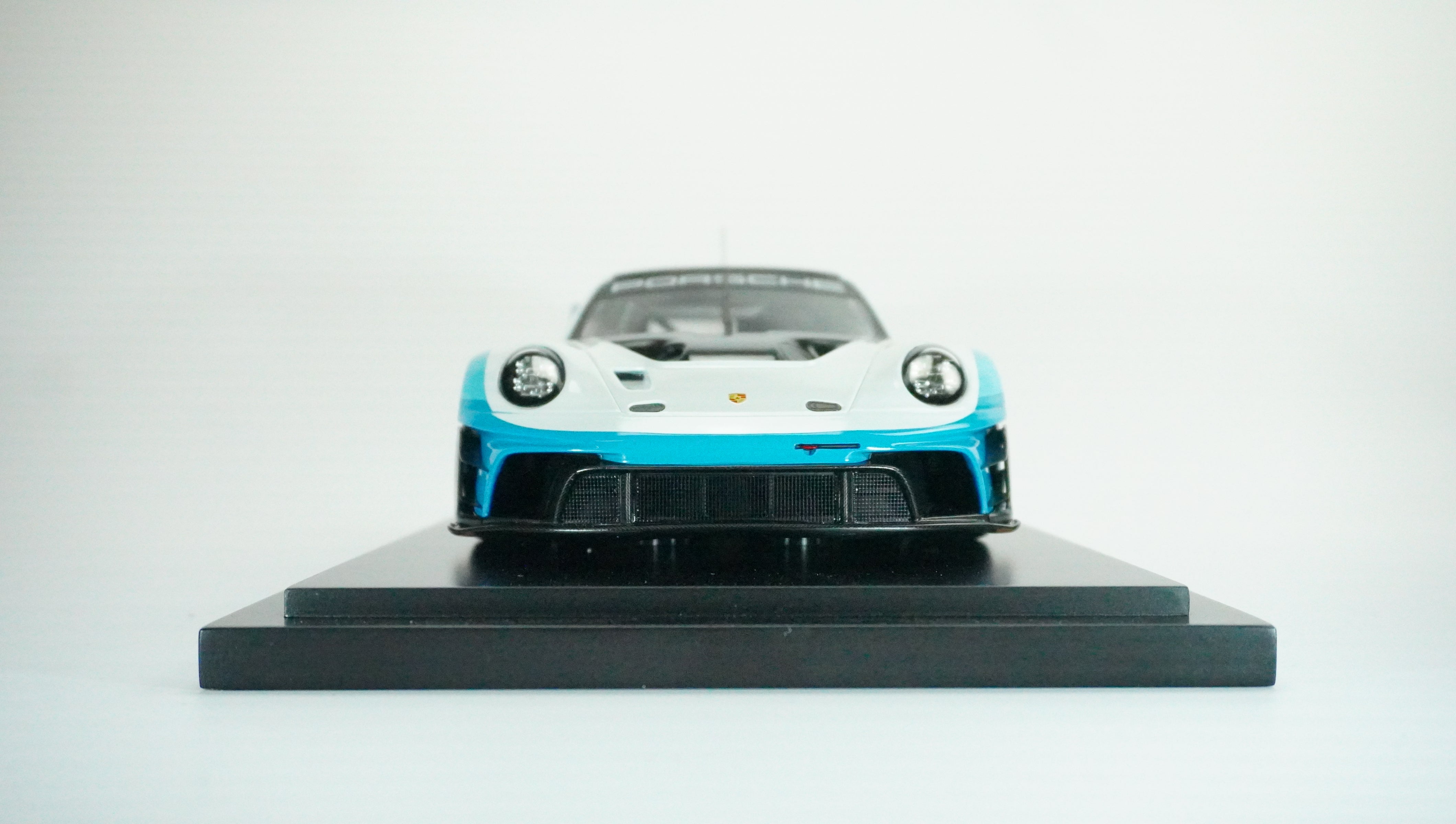 Porsche 911 (992) GT3 Limited (incl. Showcase) 1:18