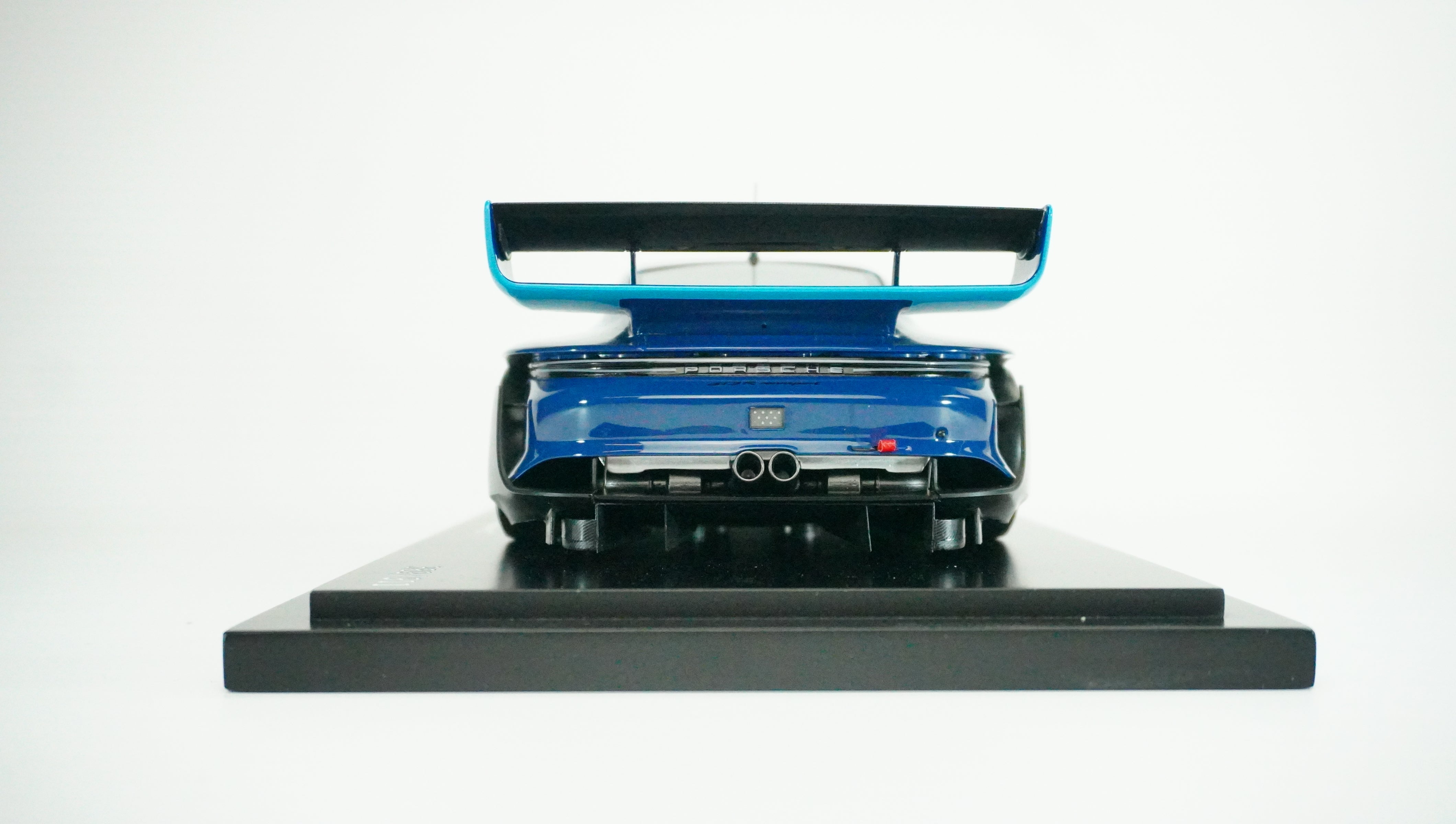 Porsche 911 (992) GT3 Limited (incl. Showcase) 1:18