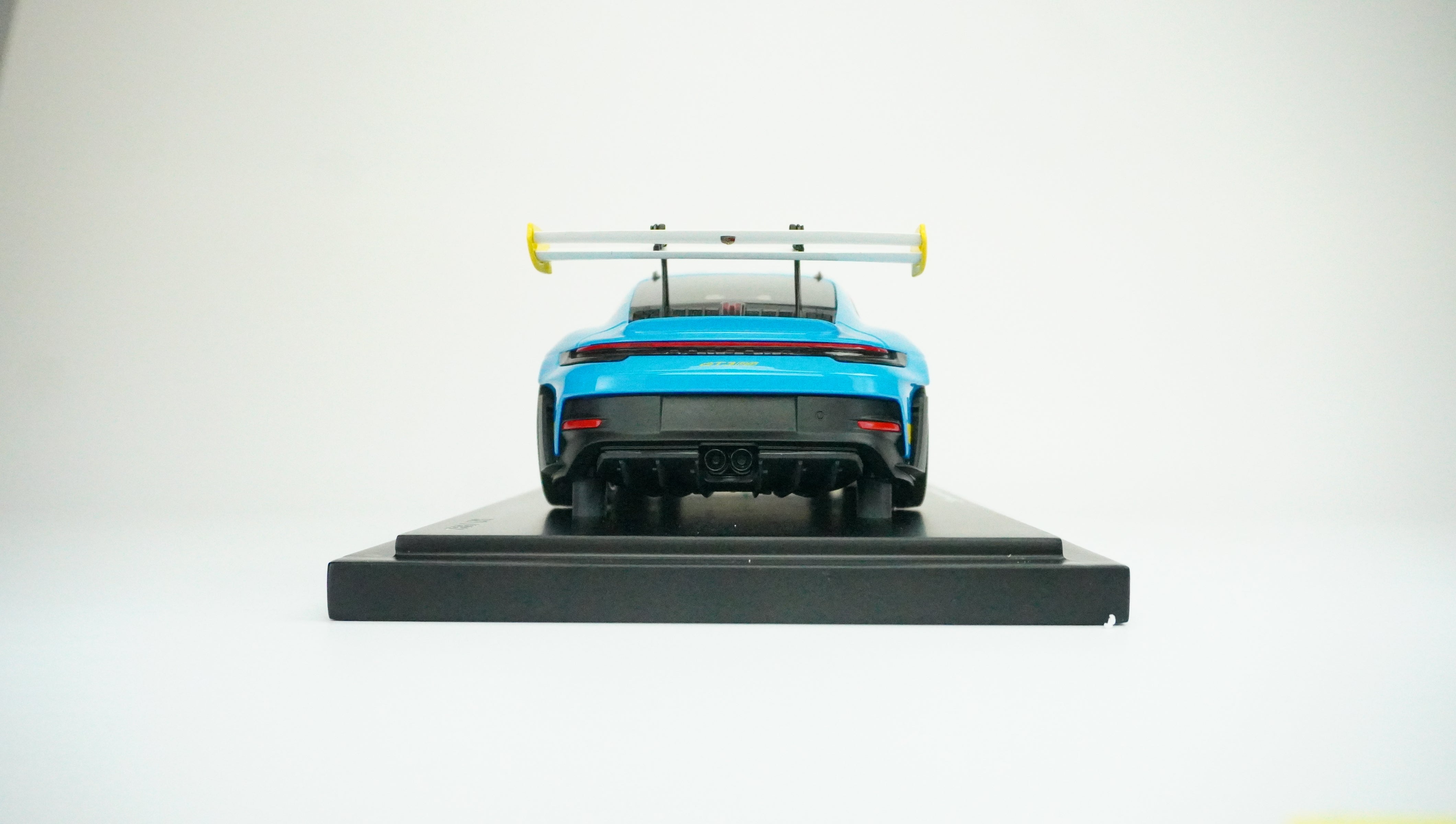 Porsche 911 (992) GT3 RS Tribute Limited (incl. Showcase) 1:18
