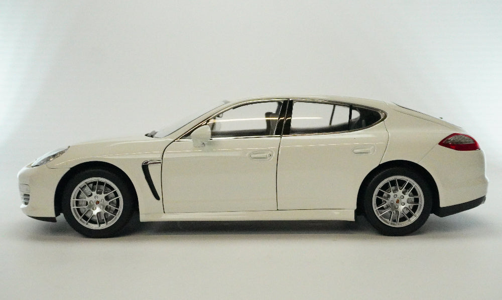 Porsche Pantera 4S 1:18