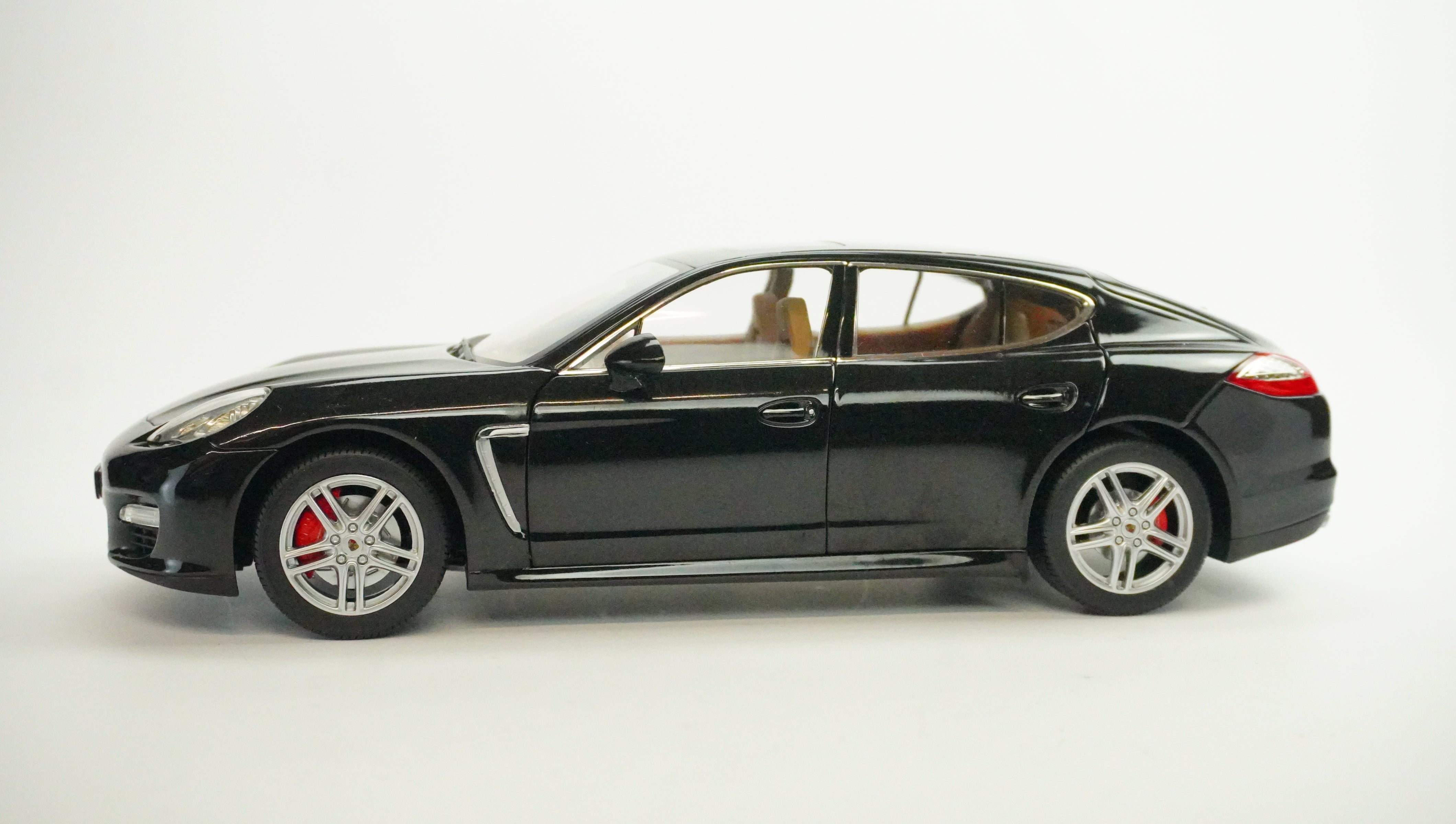 Porsche Pantera Turbo 1:18
