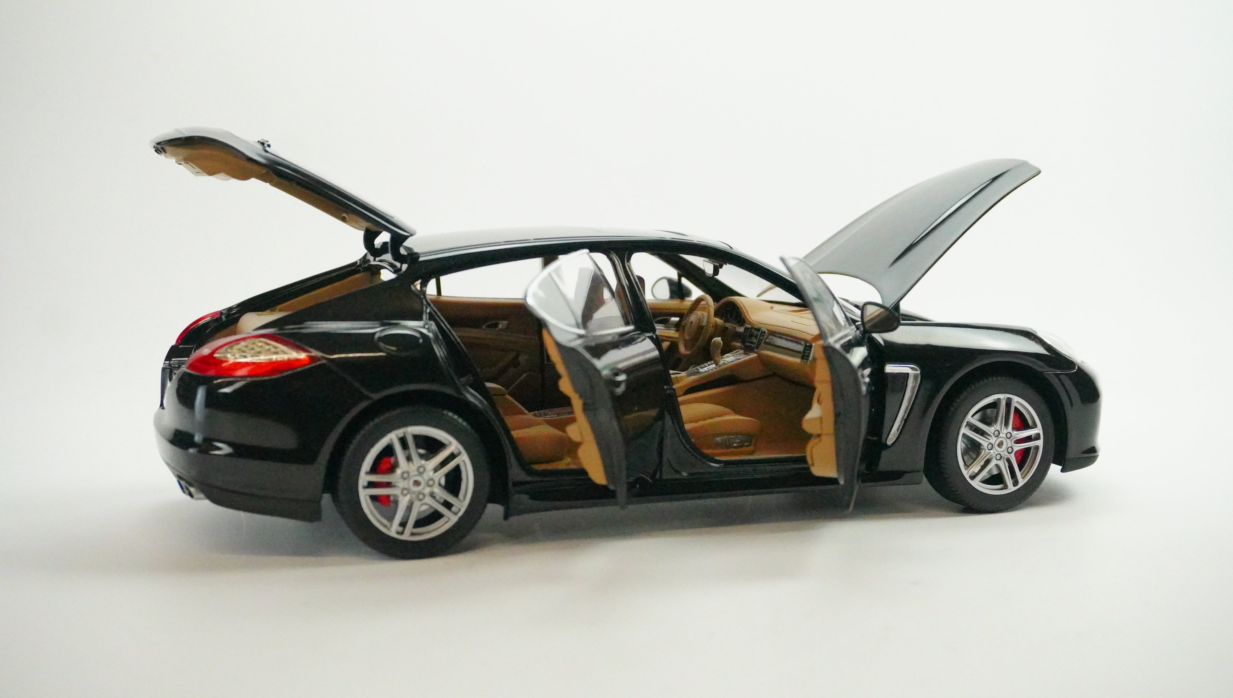 Porsche Pantera Turbo 1:18
