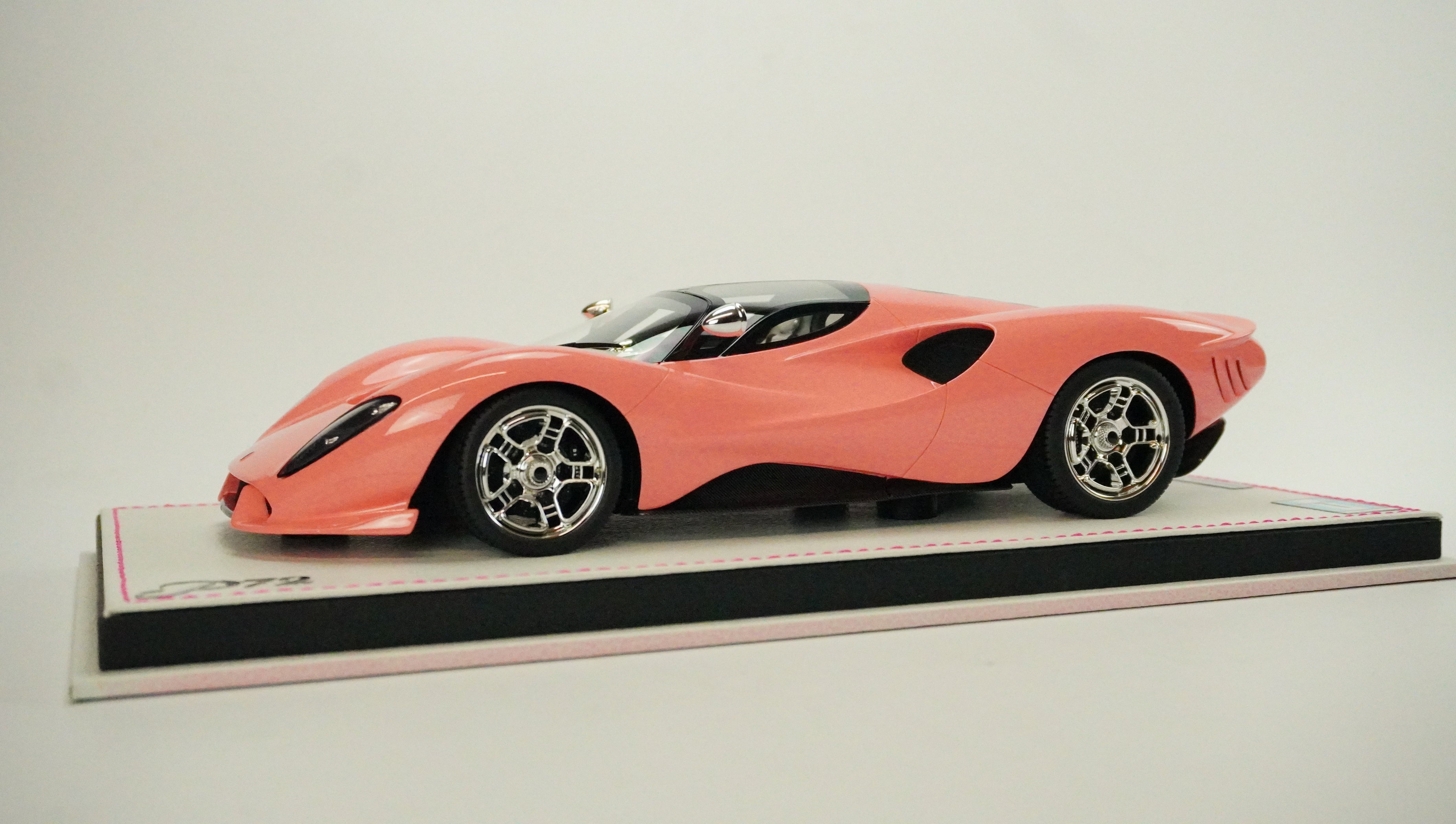 De Tomaso P72 Limited (incl. Showcase) 1:18