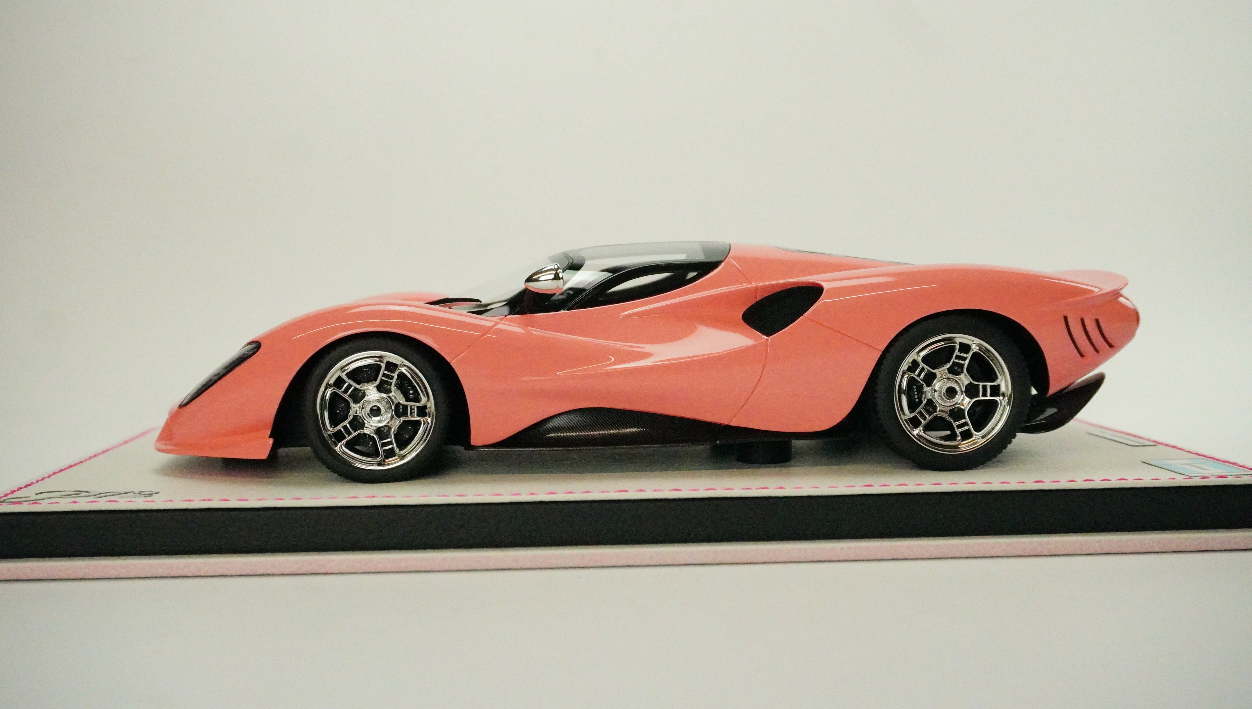 De Tomaso P72 Limited (incl. Showcase) 1:18