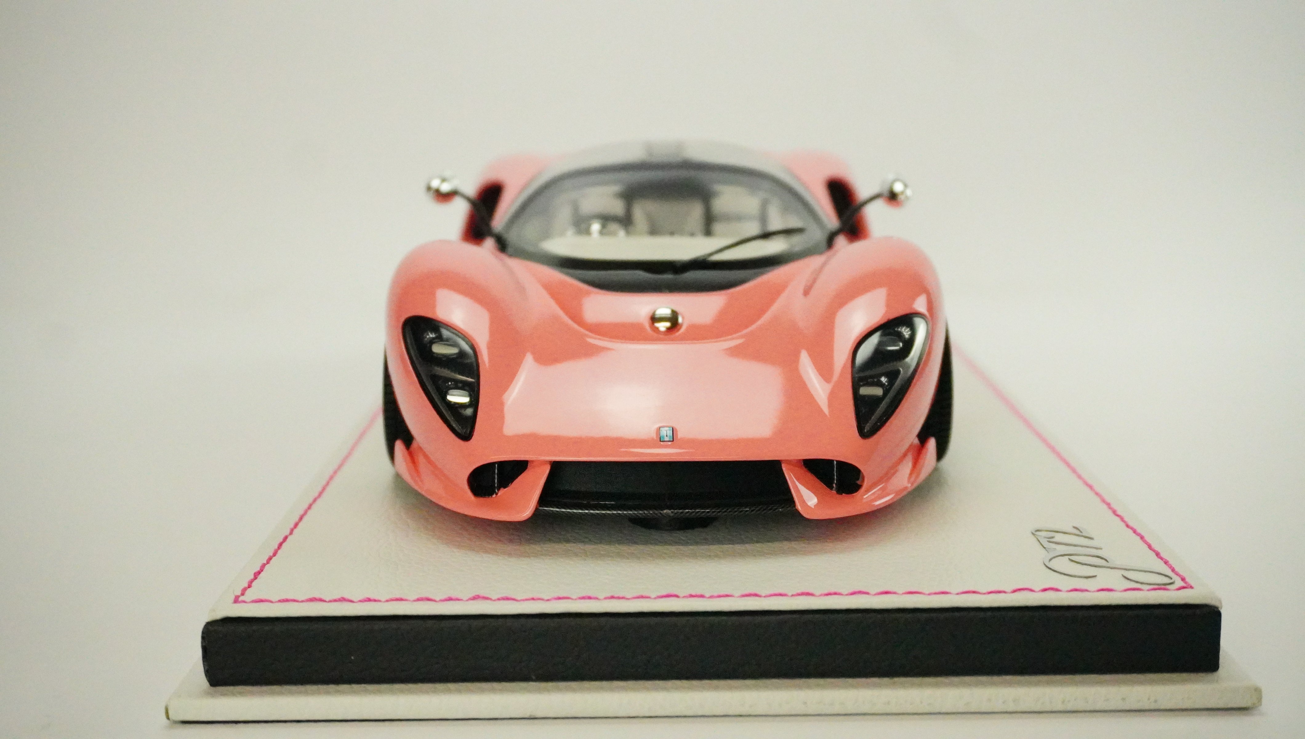 De Tomaso P72 Limited (incl. Showcase) 1:18