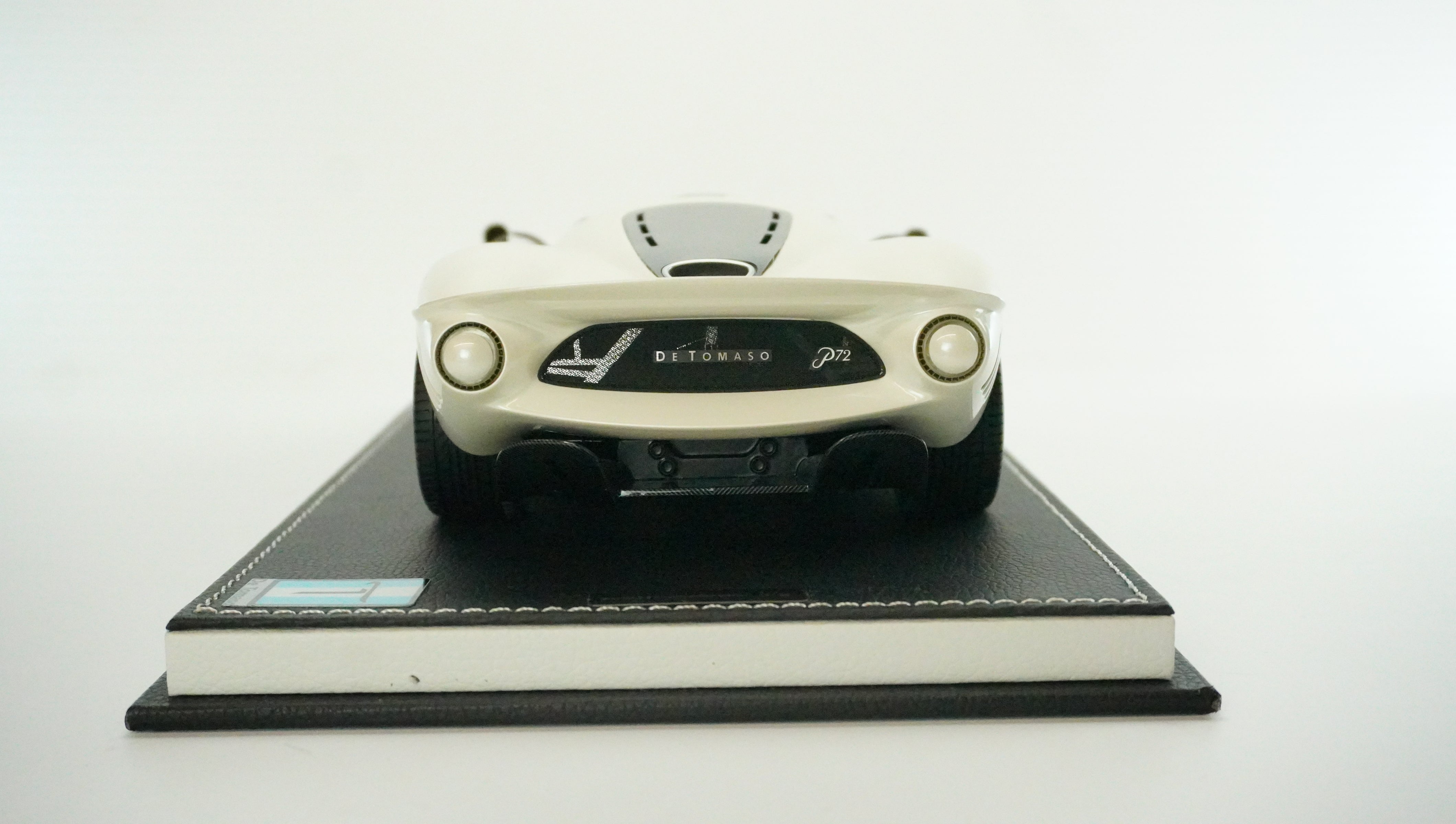 De Tomaso P72 Limited (incl. Showcase) 1:18