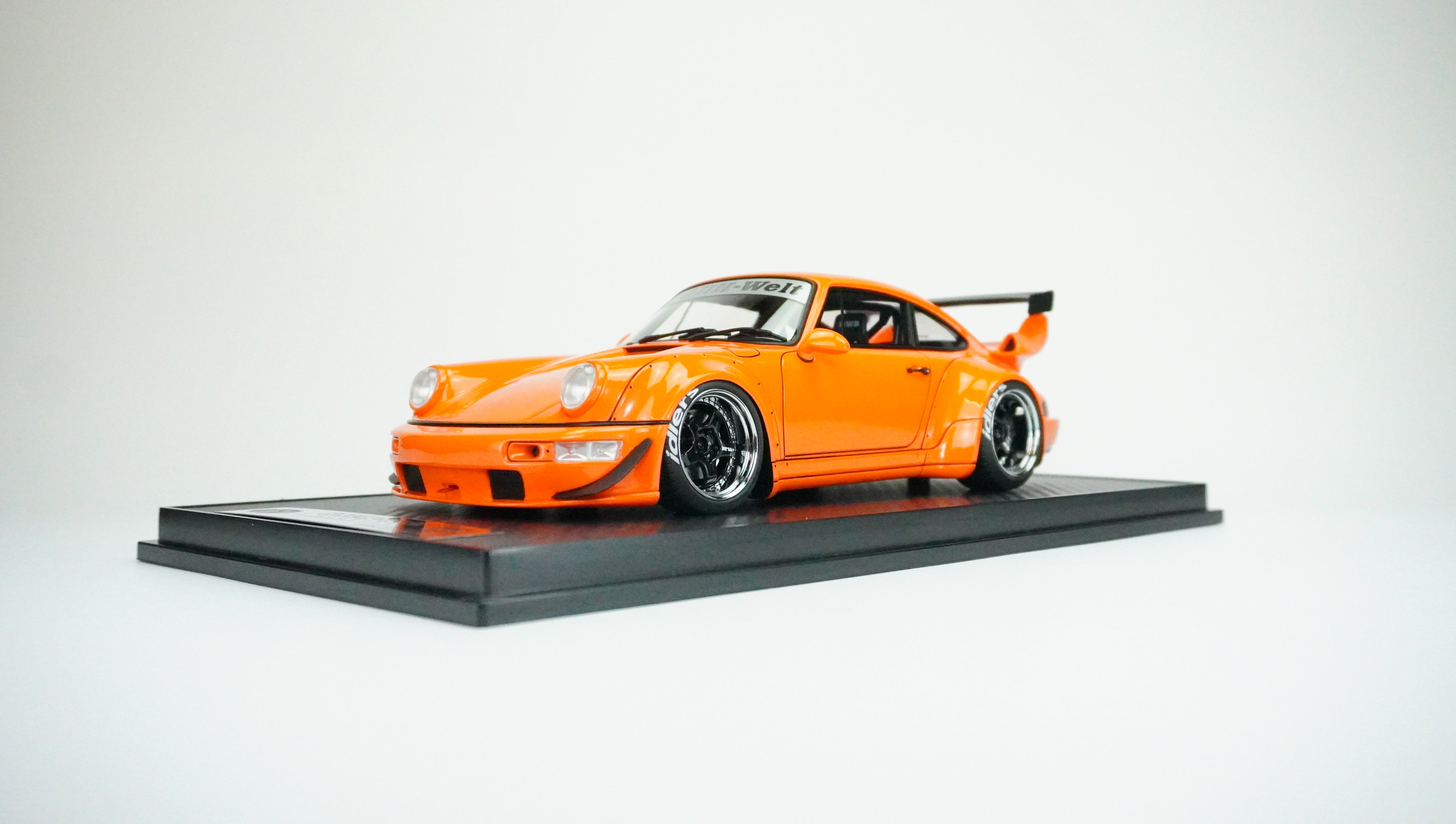 Porsche 964 RWB Limited (incl. Showcase) 1:18