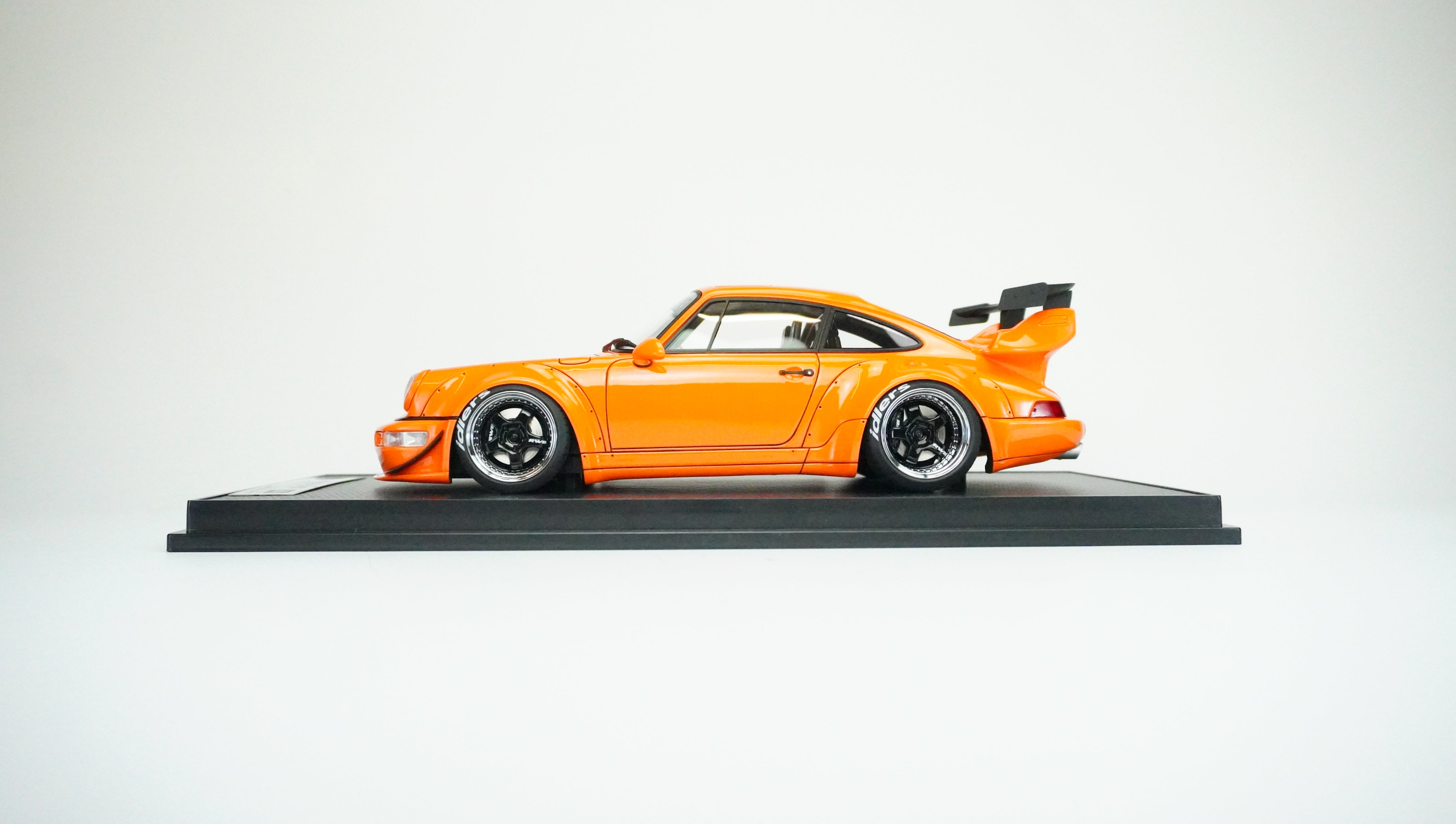 Porsche 964 RWB Limited (incl. Showcase) 1:18