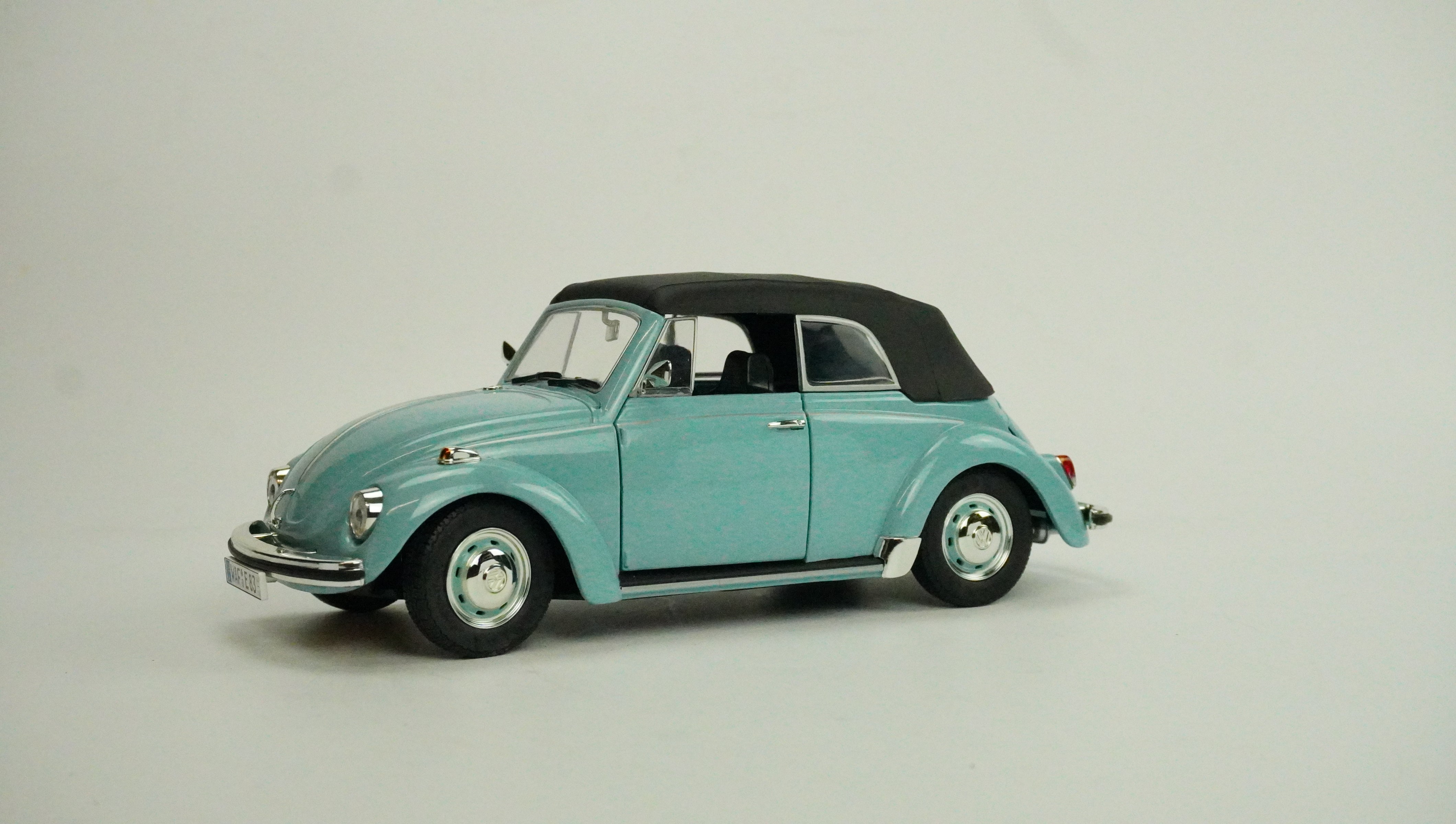 VW Käfer 1302 LS Cabrio 1:18