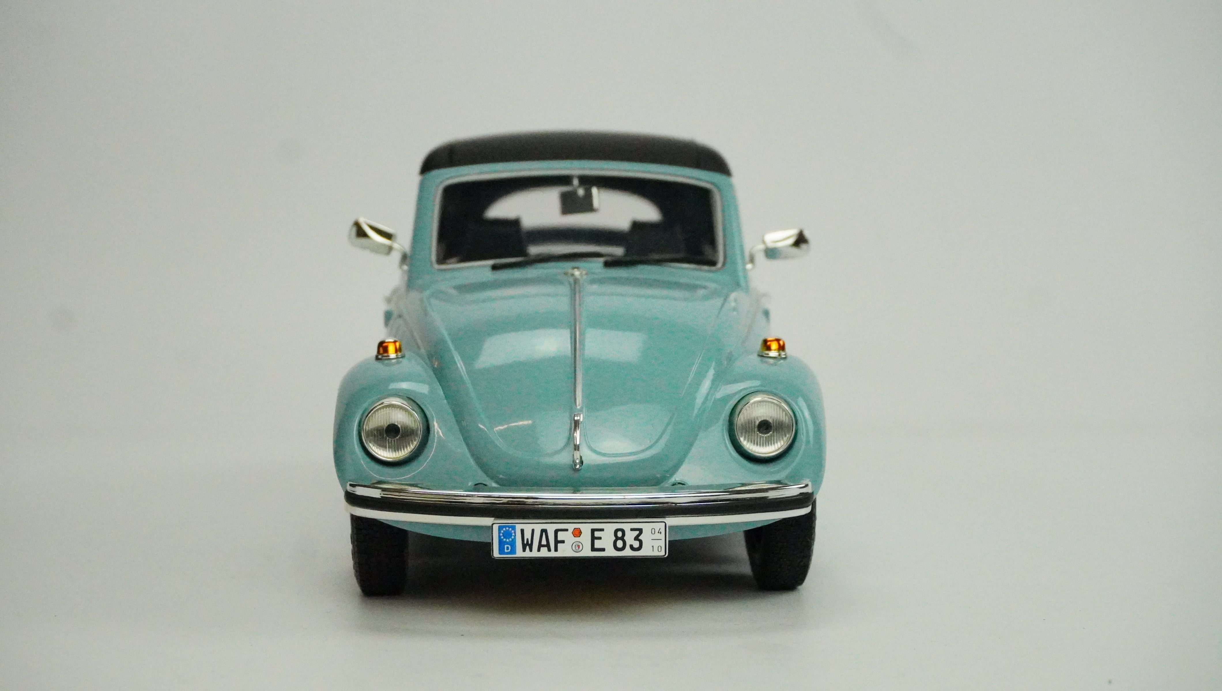 VW Käfer 1302 LS Cabrio 1:18