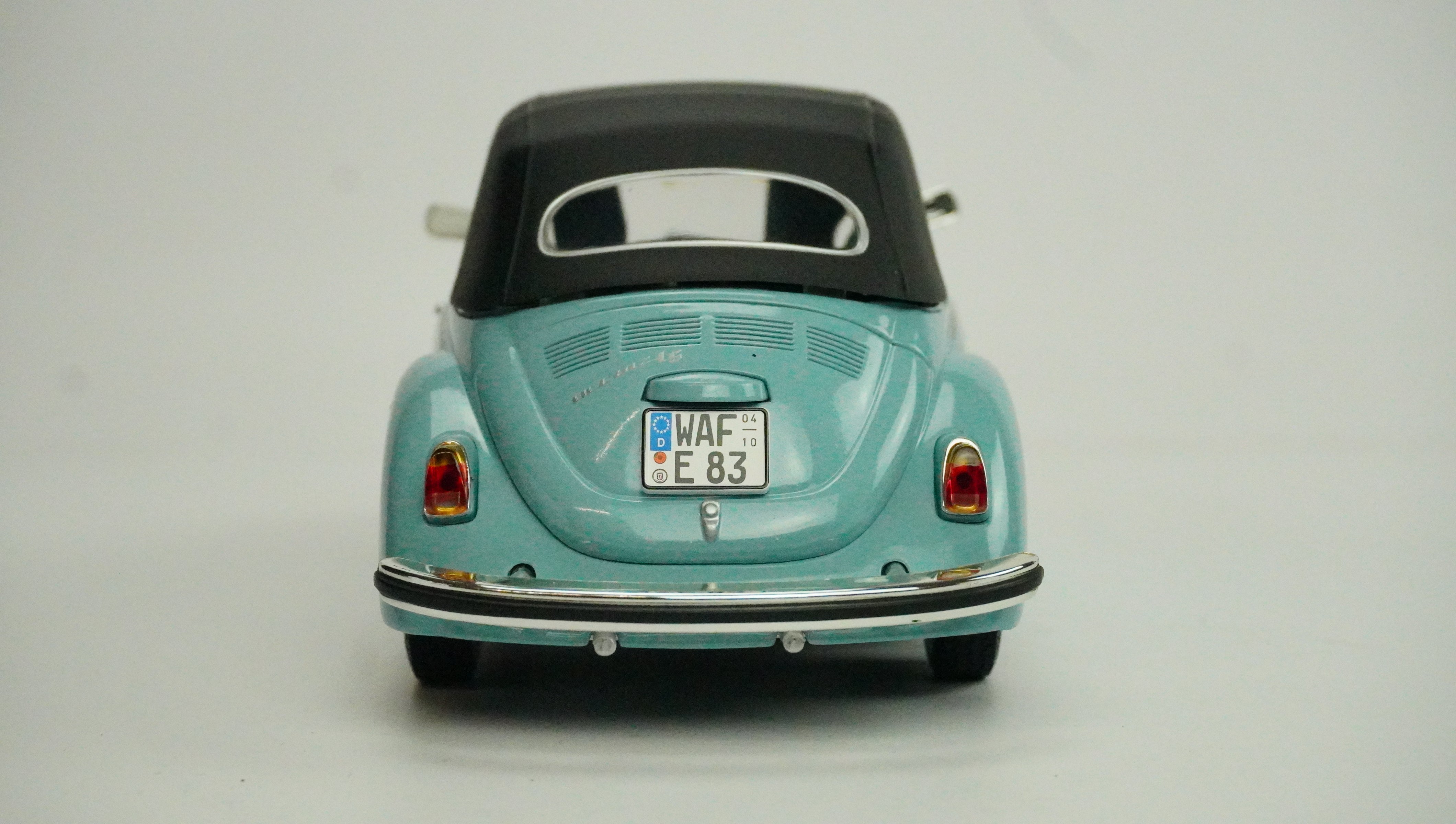 VW Käfer 1302 LS Cabrio 1:18