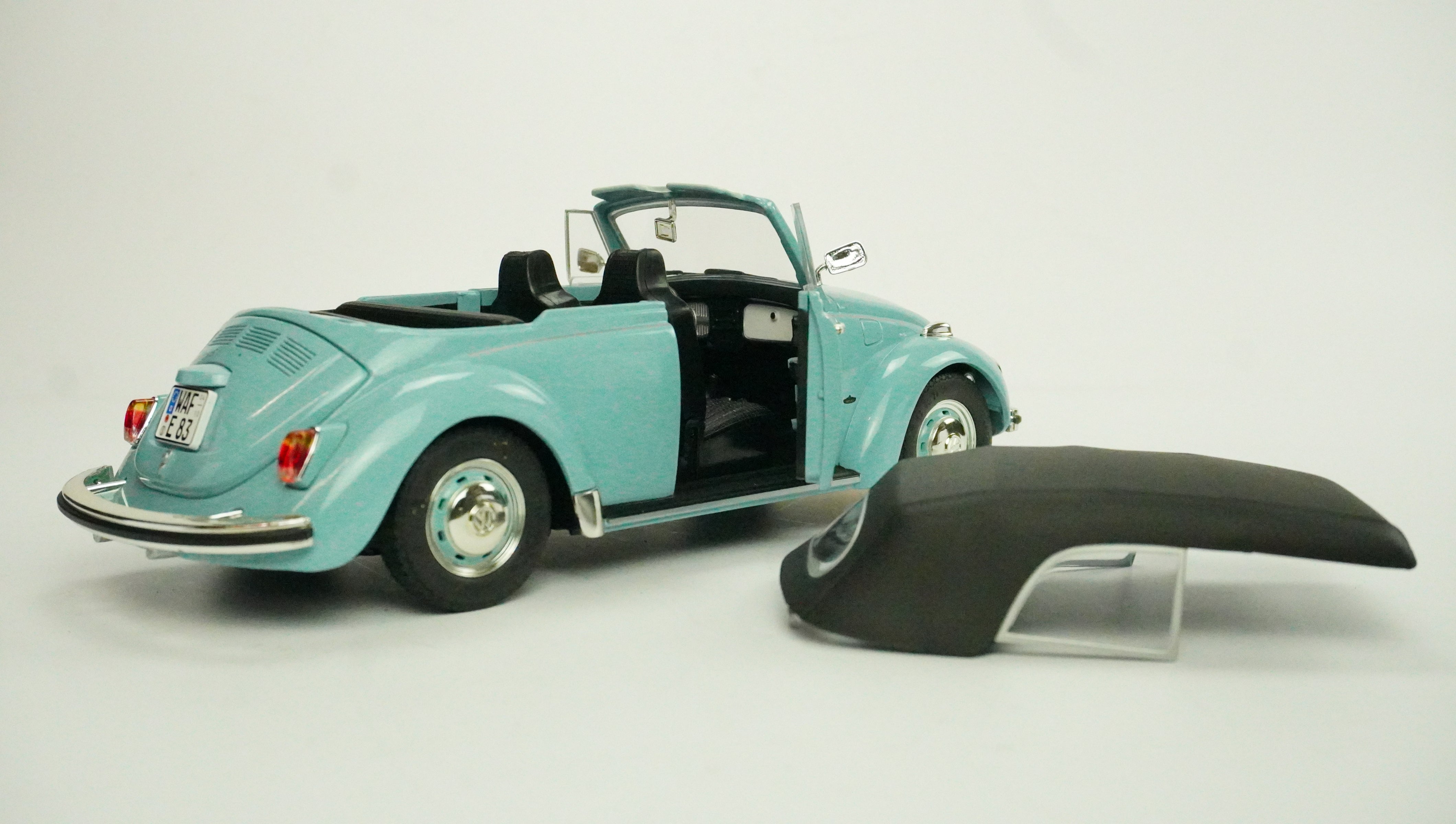 VW Käfer 1302 LS Cabrio 1:18