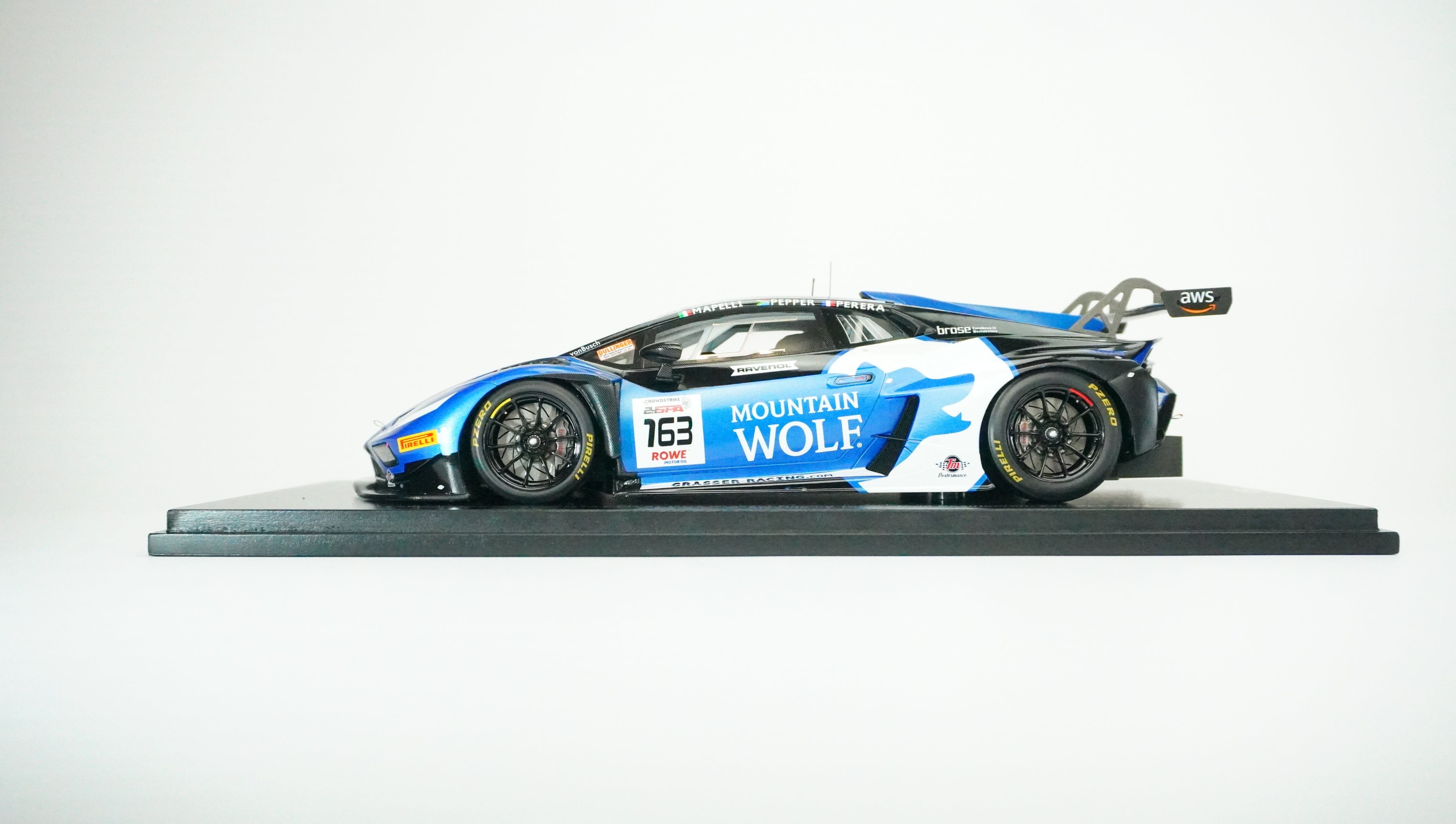 Lamborghini Huracán GT3 Evo2 GRT No. 163 Limited (incl. Showcase) 1:18
