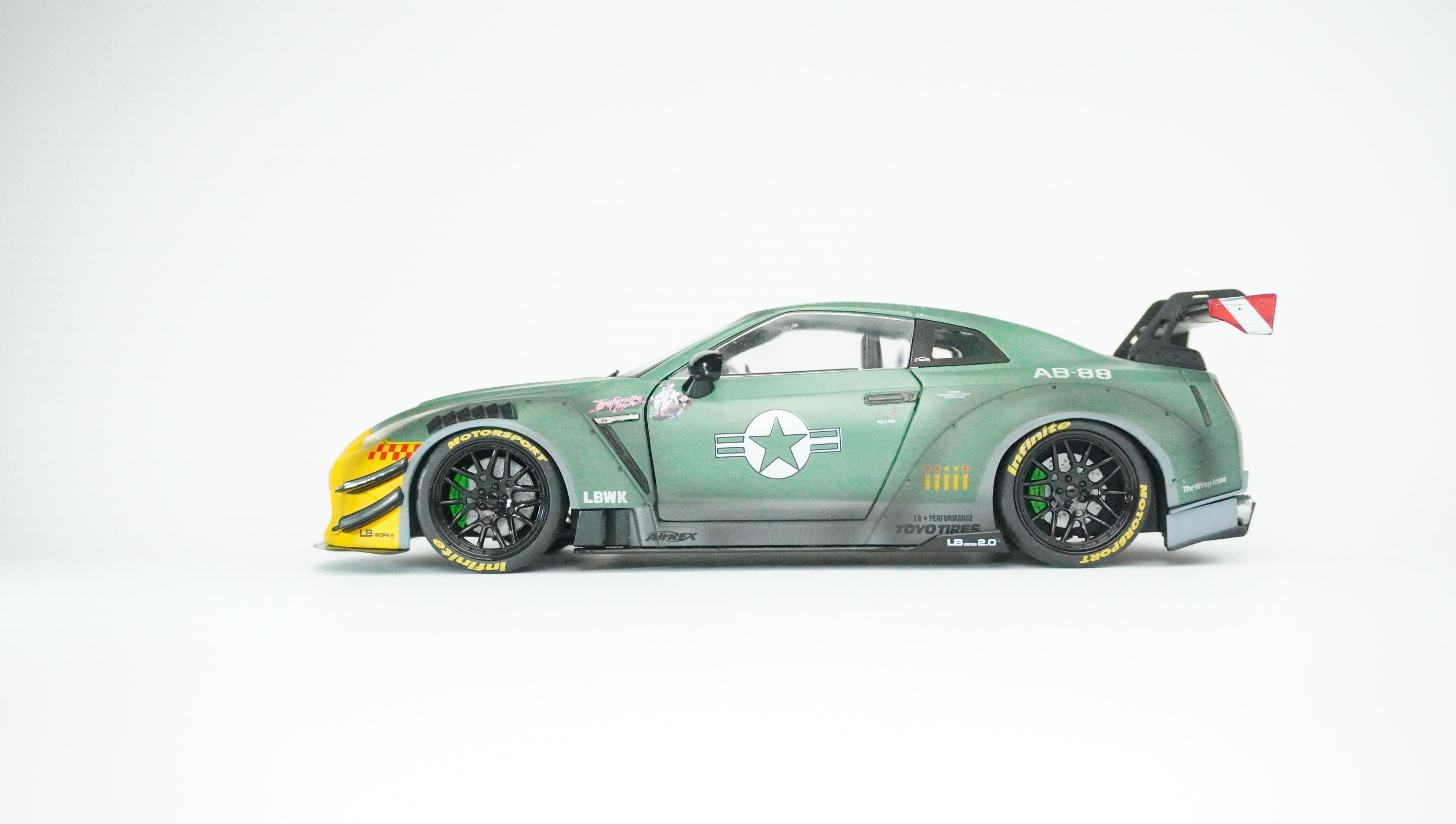 Nissan GTR (R35) LB-Work 1:18