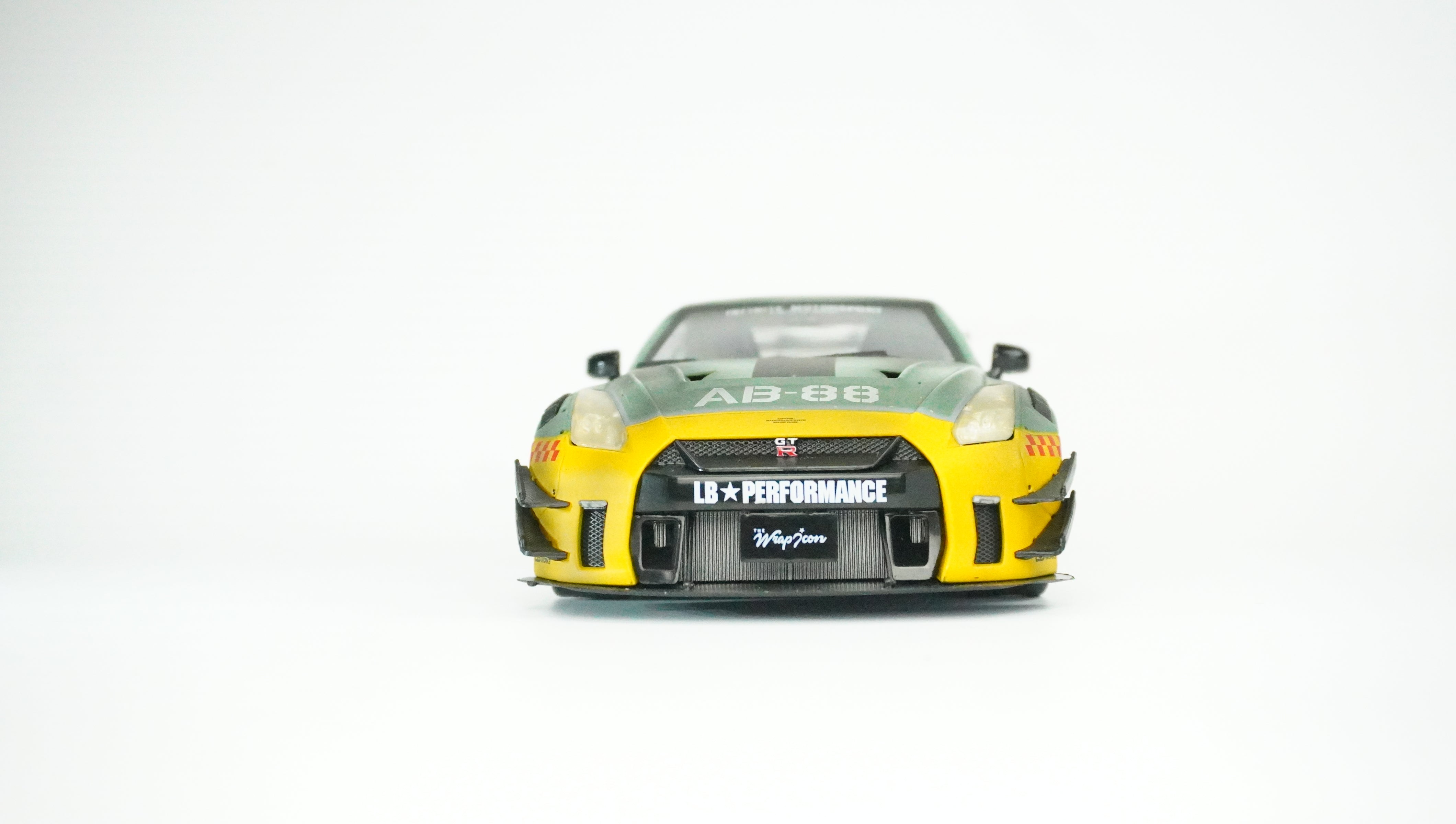 Nissan GTR (R35) LB-Work 1:18