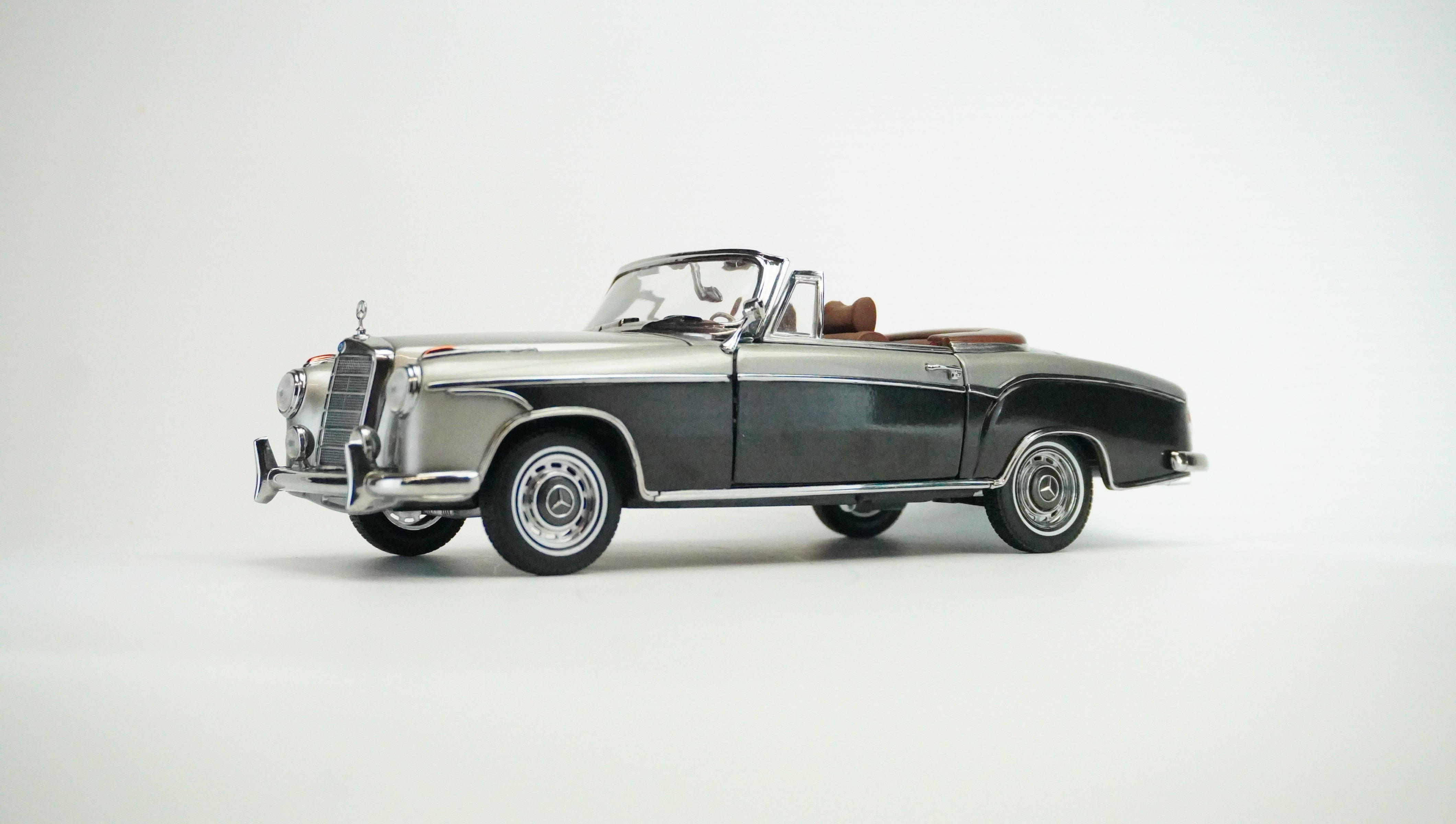 Mercedes Benz 220 SE Cabrio 1:18