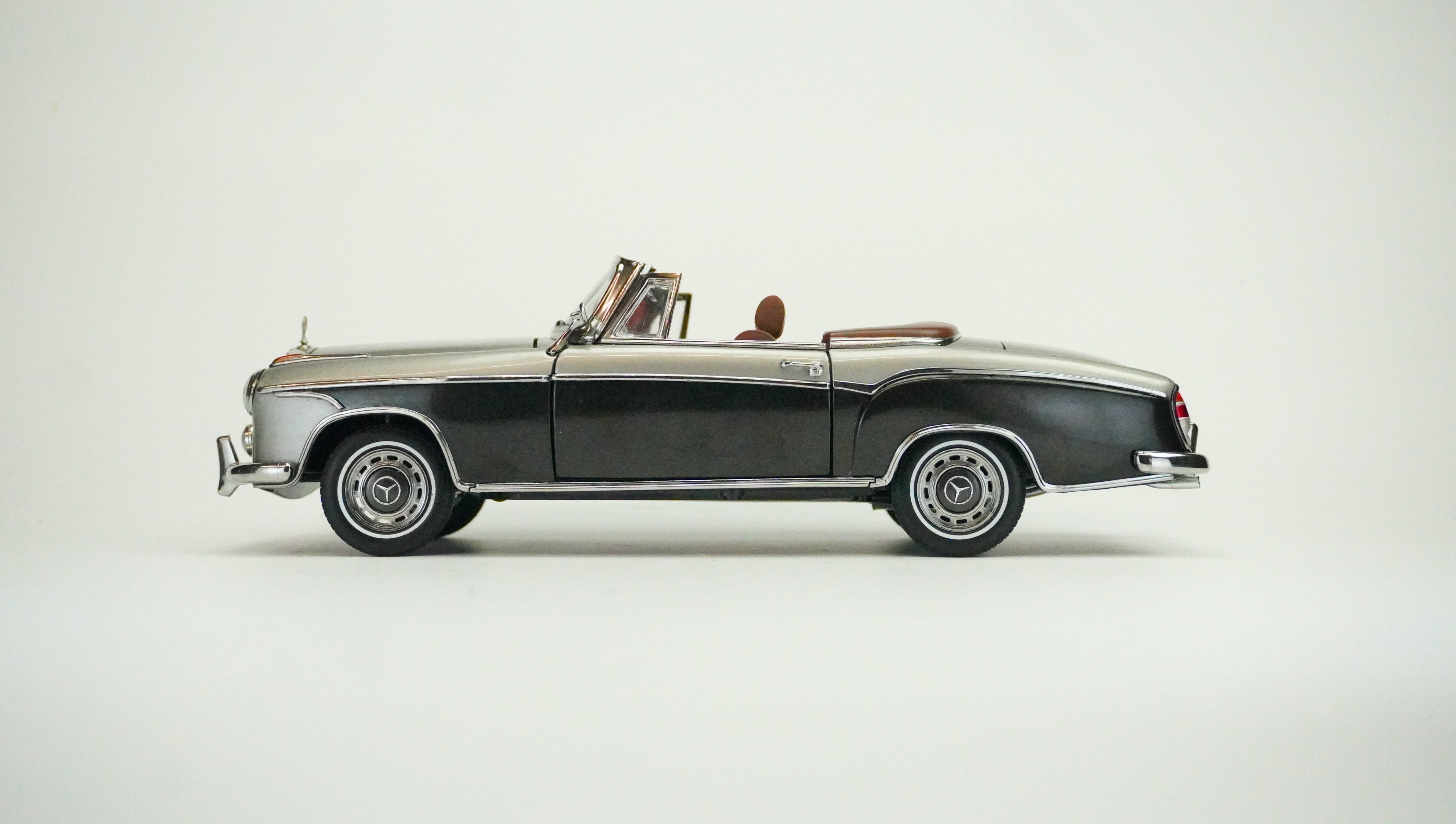 Mercedes Benz 220 SE Cabrio 1:18