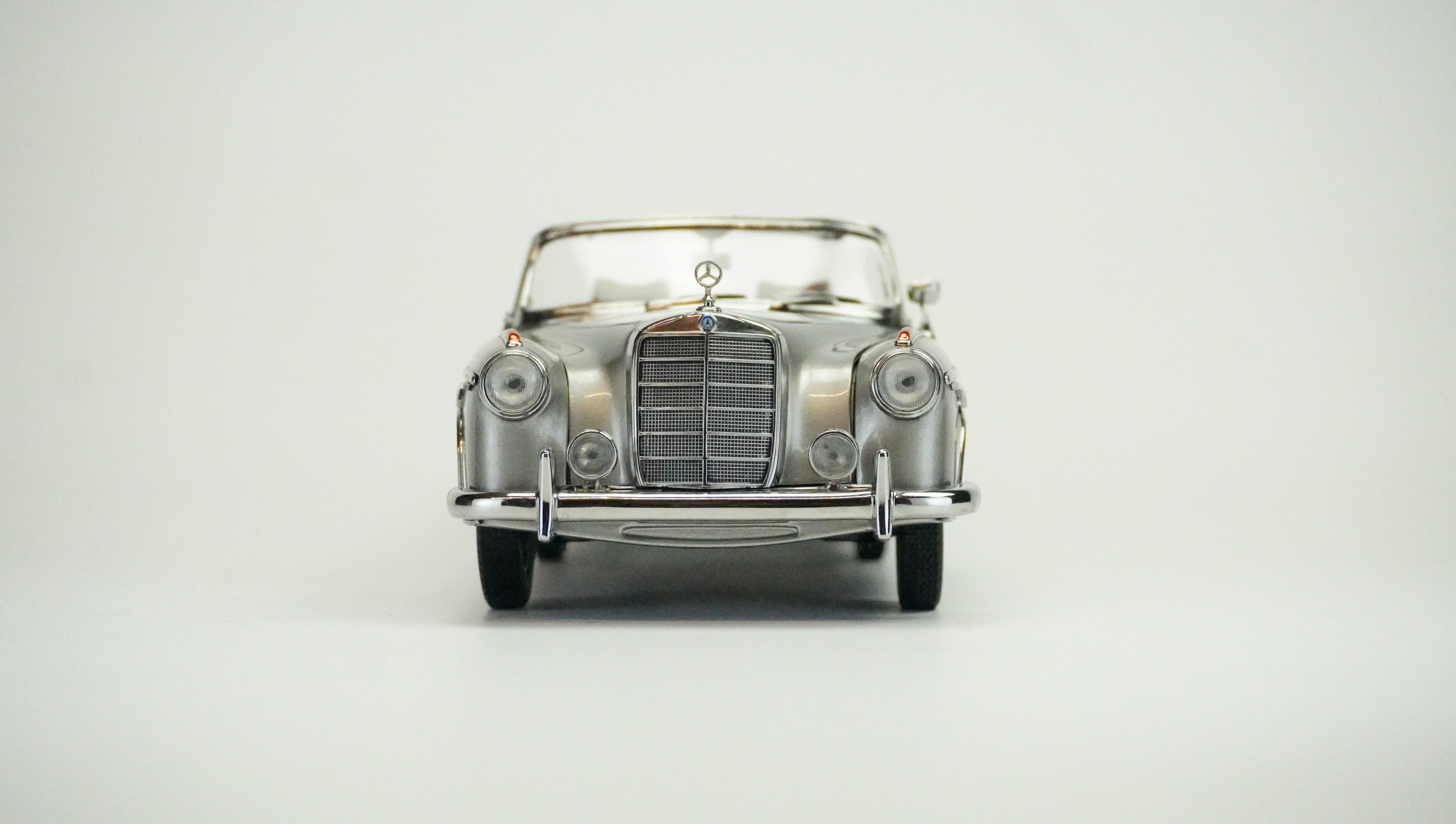 Mercedes Benz 220 SE Cabrio 1:18