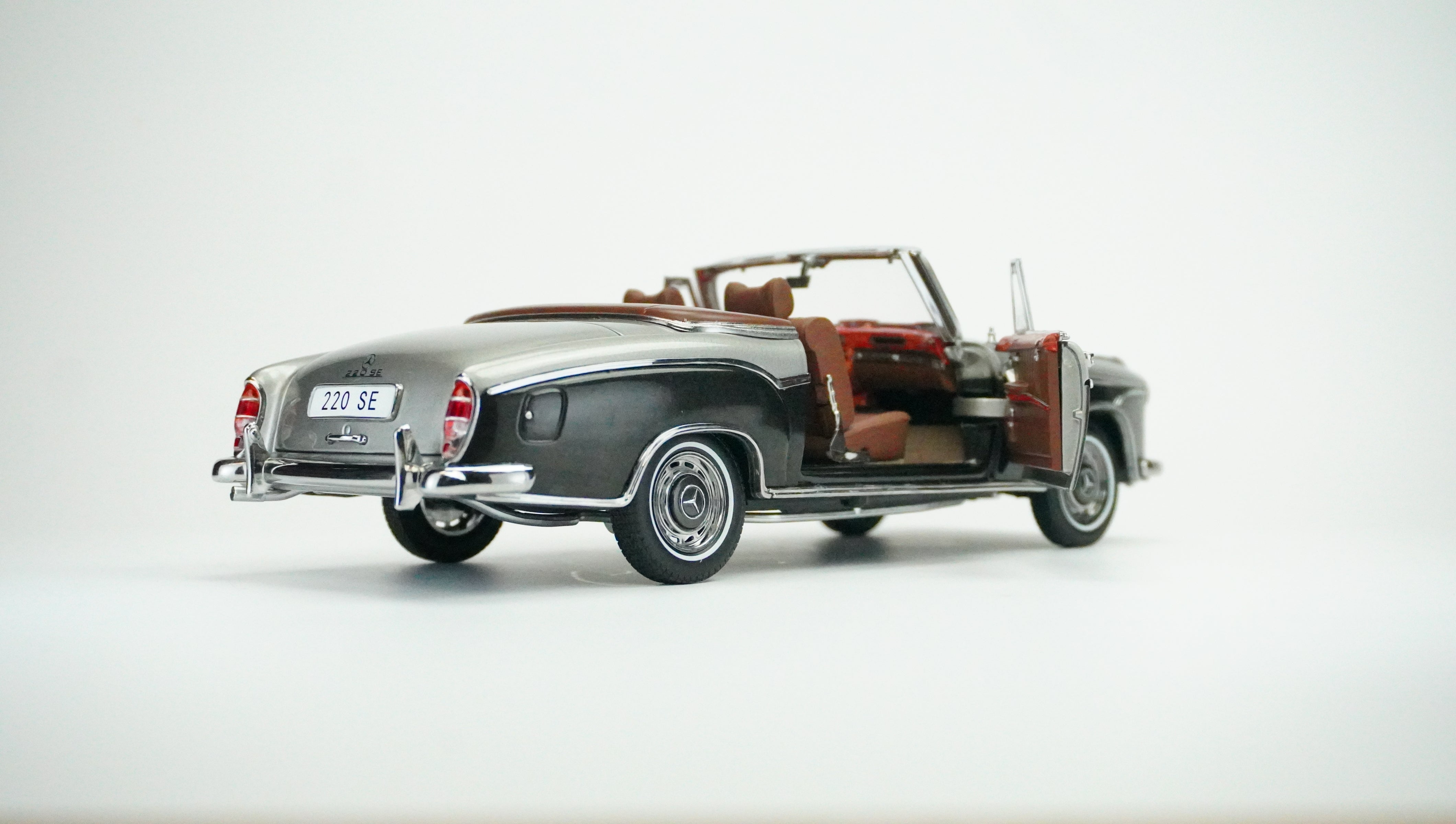 Mercedes Benz 220 SE Cabrio 1:18