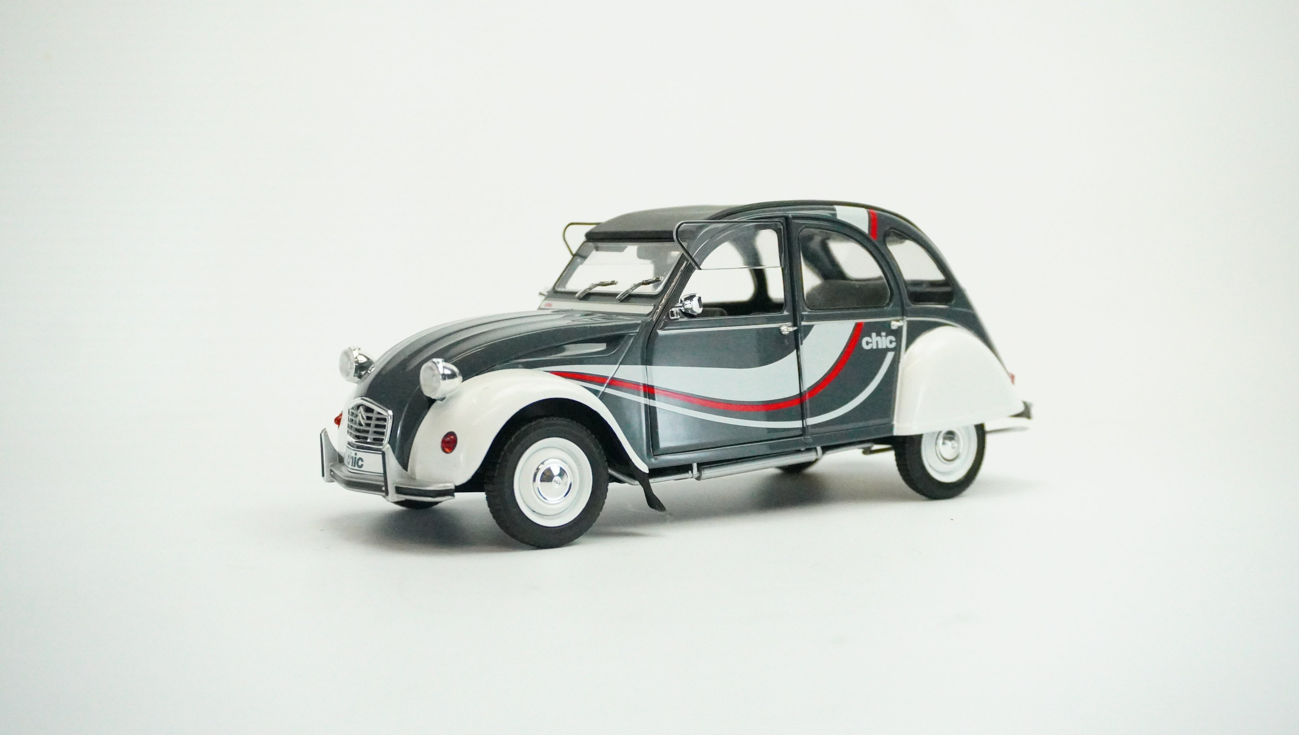 Citroën 2CV 6 Chic 1982 1:18
