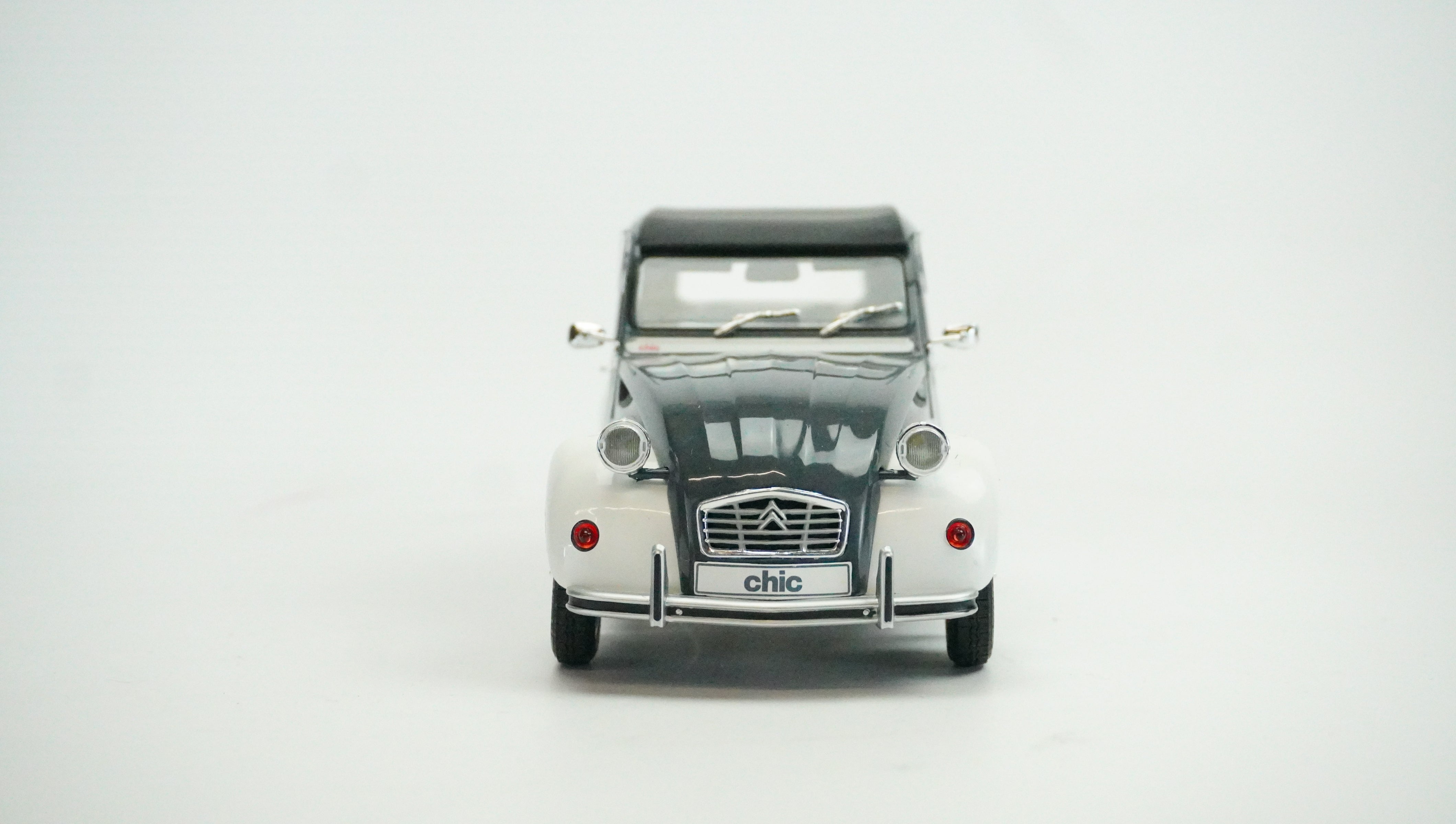 Citroën 2CV 6 Chic 1982 1:18