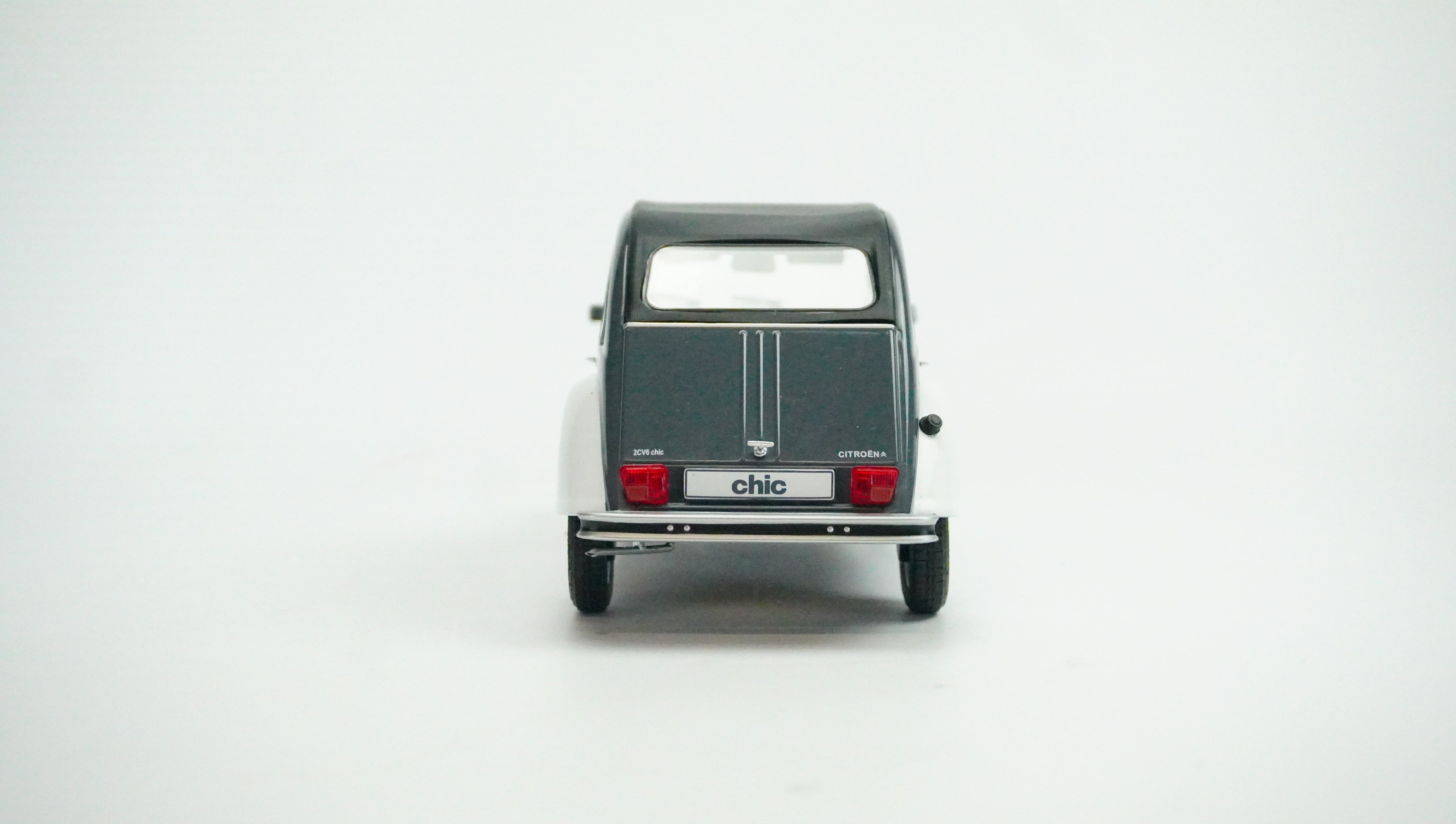 Citroën 2CV 6 Chic 1982 1:18