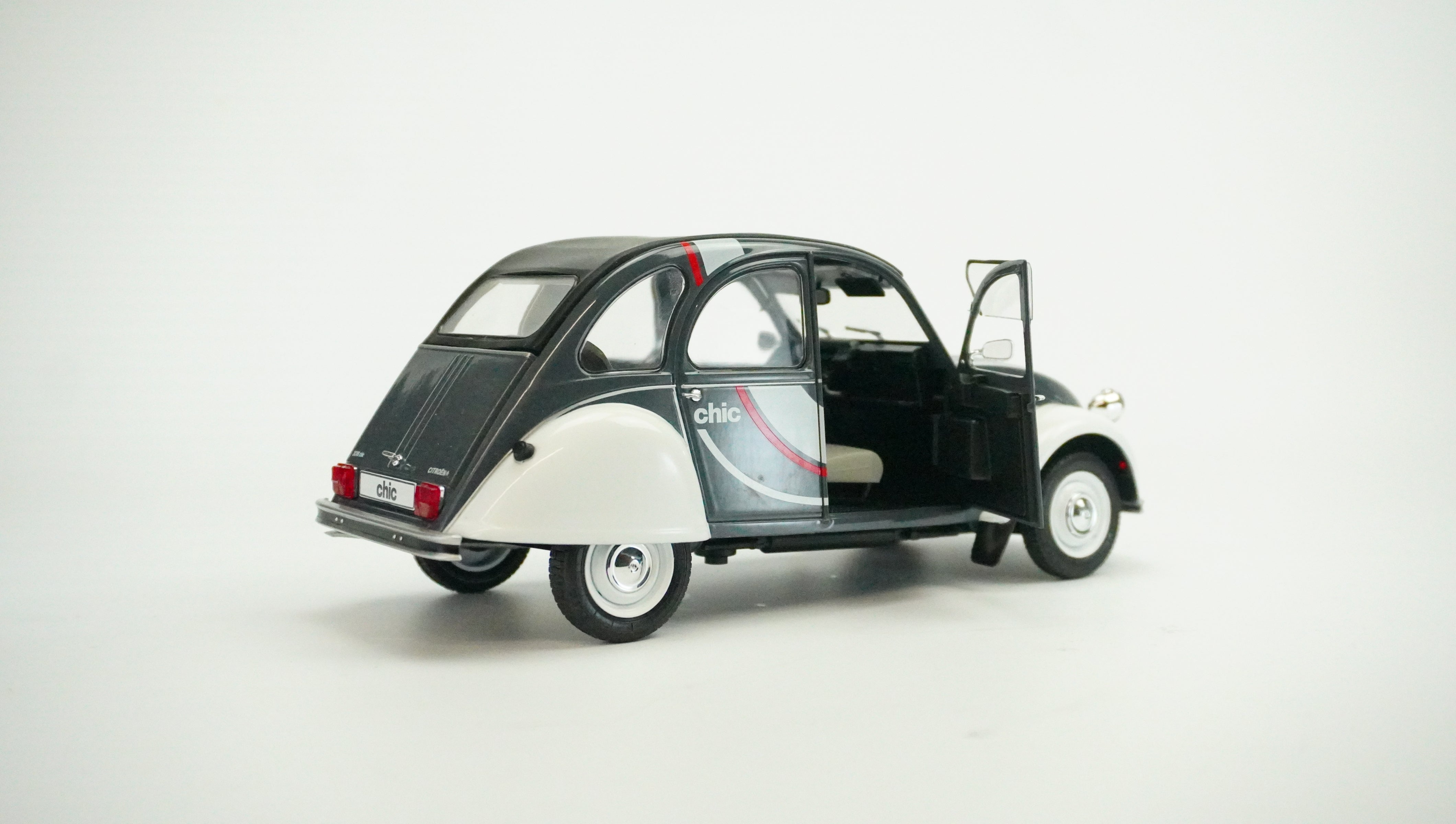 Citroën 2CV 6 Chic 1982 1:18