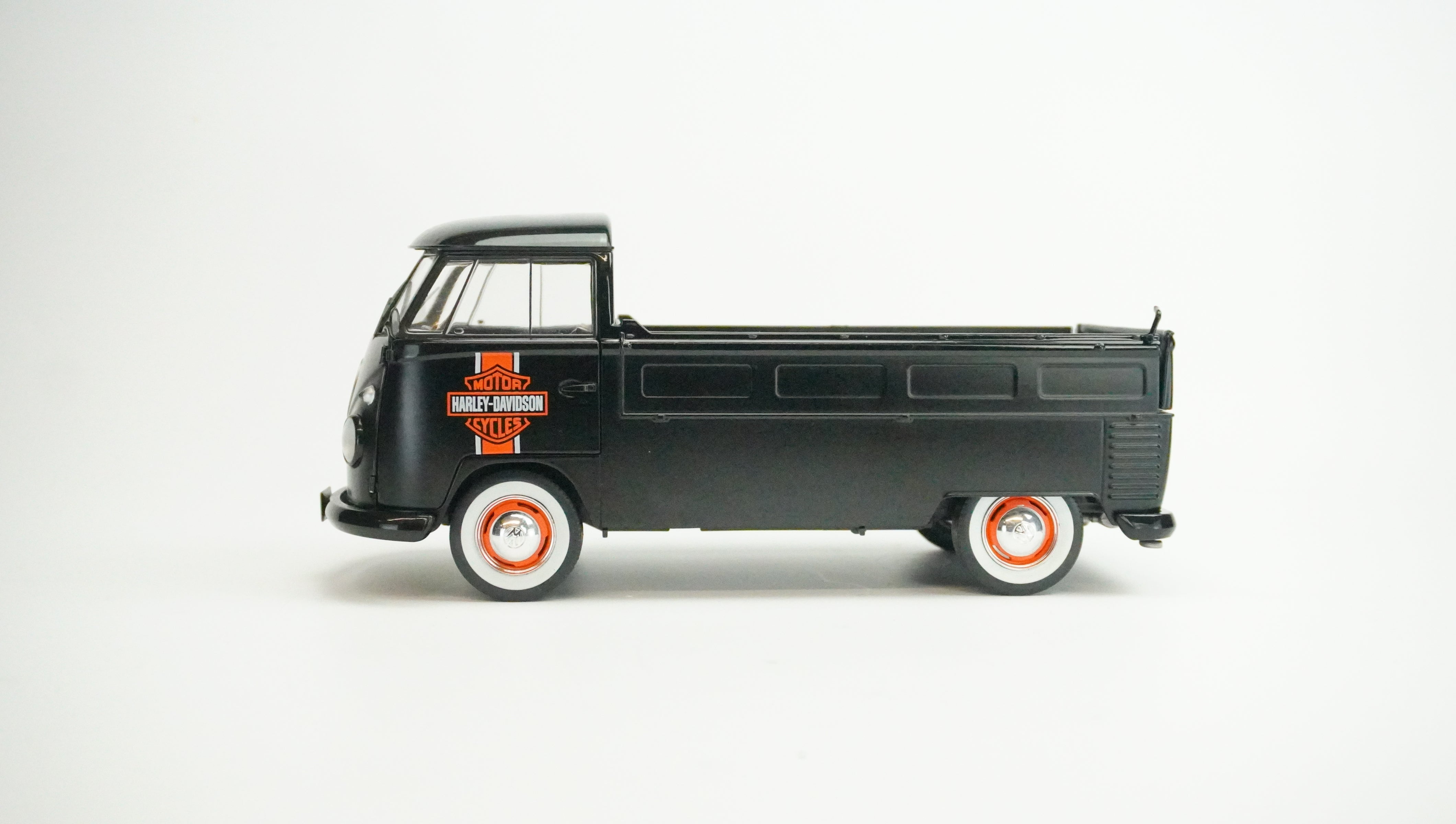 VW Pickup T1 Harley (with surfboard) 1960 1:18