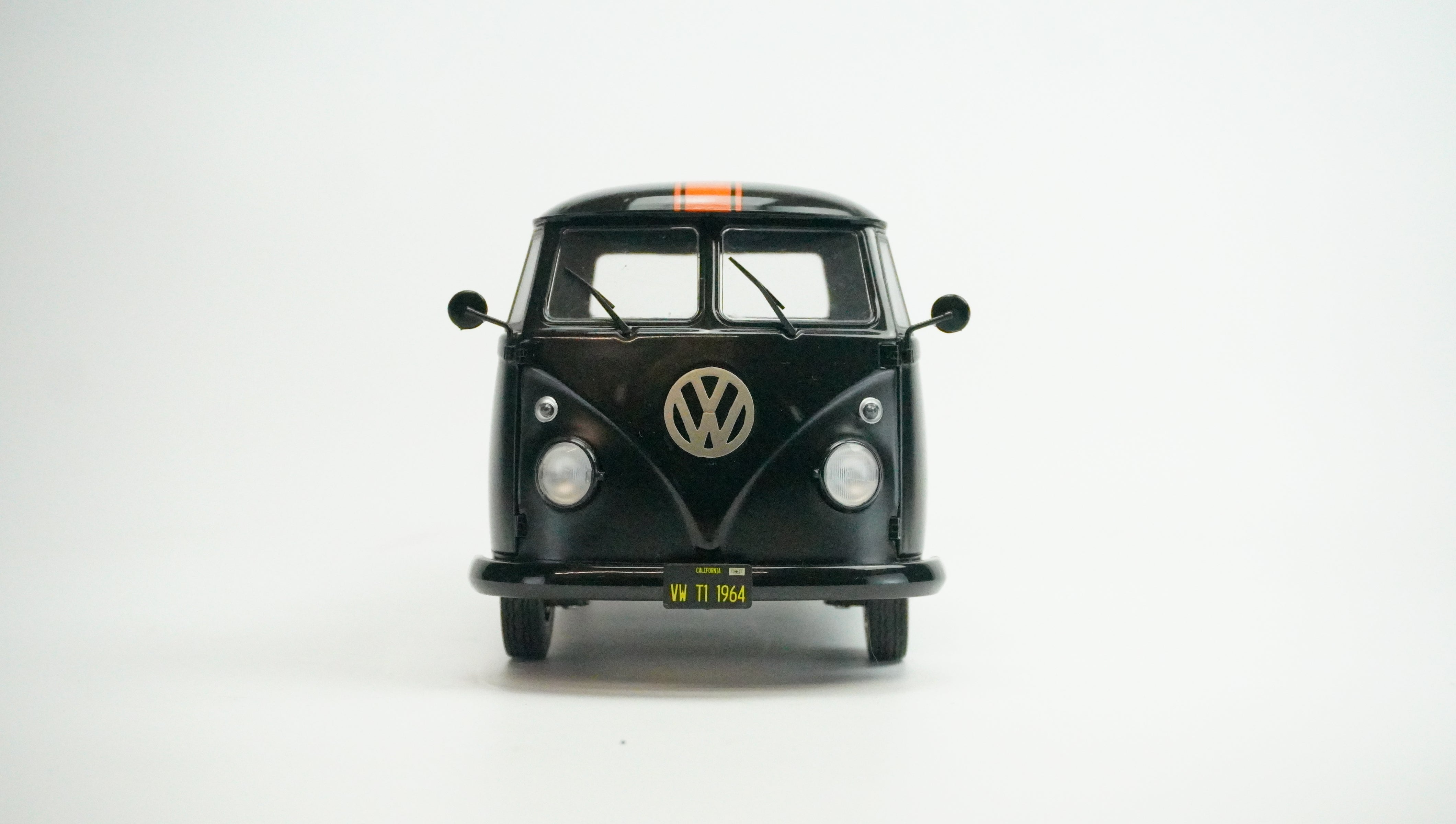VW Pickup T1 Harley (with surfboard) 1960 1:18