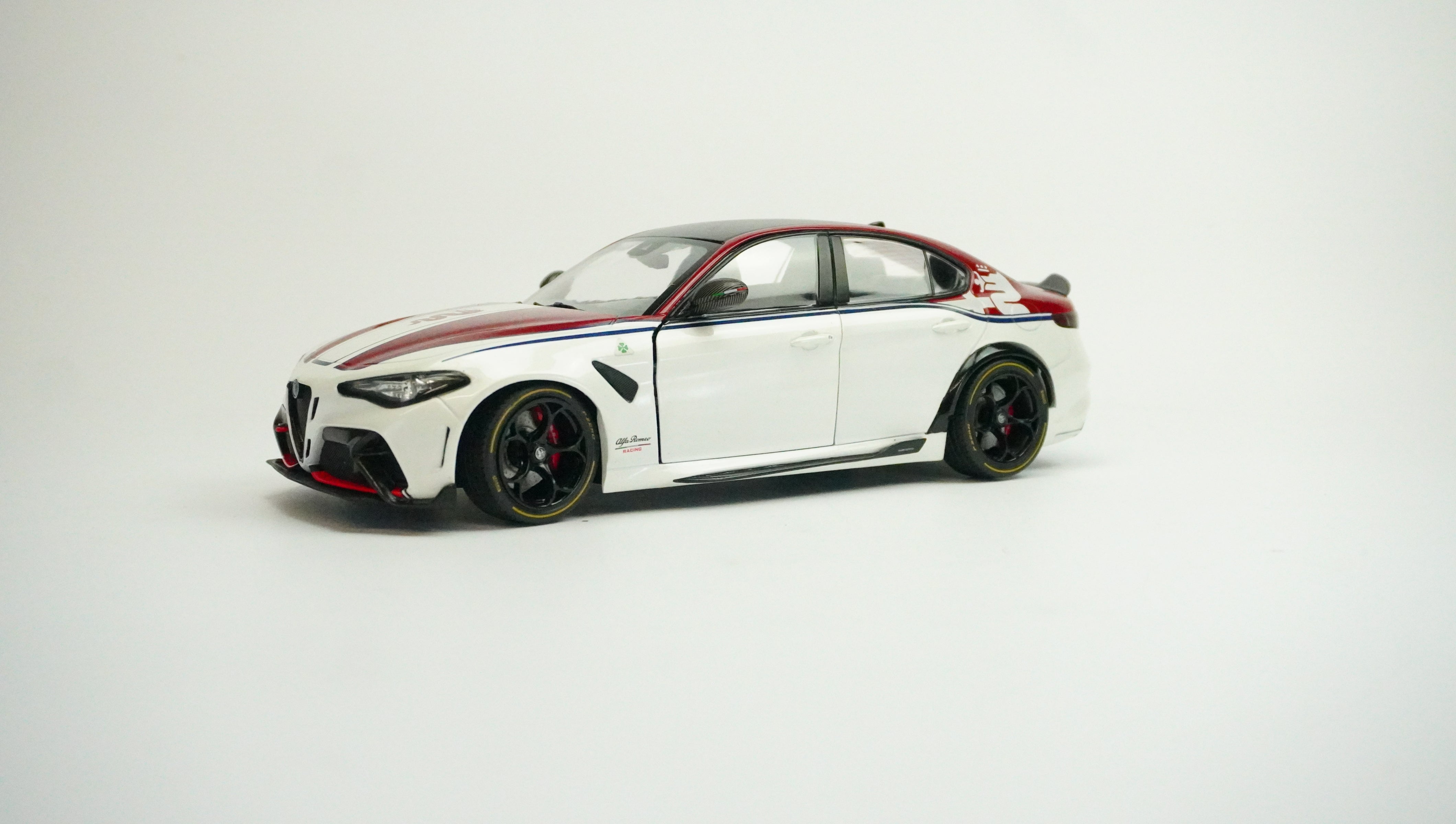Alfa Romeo Giulia GTA 2023 1:18