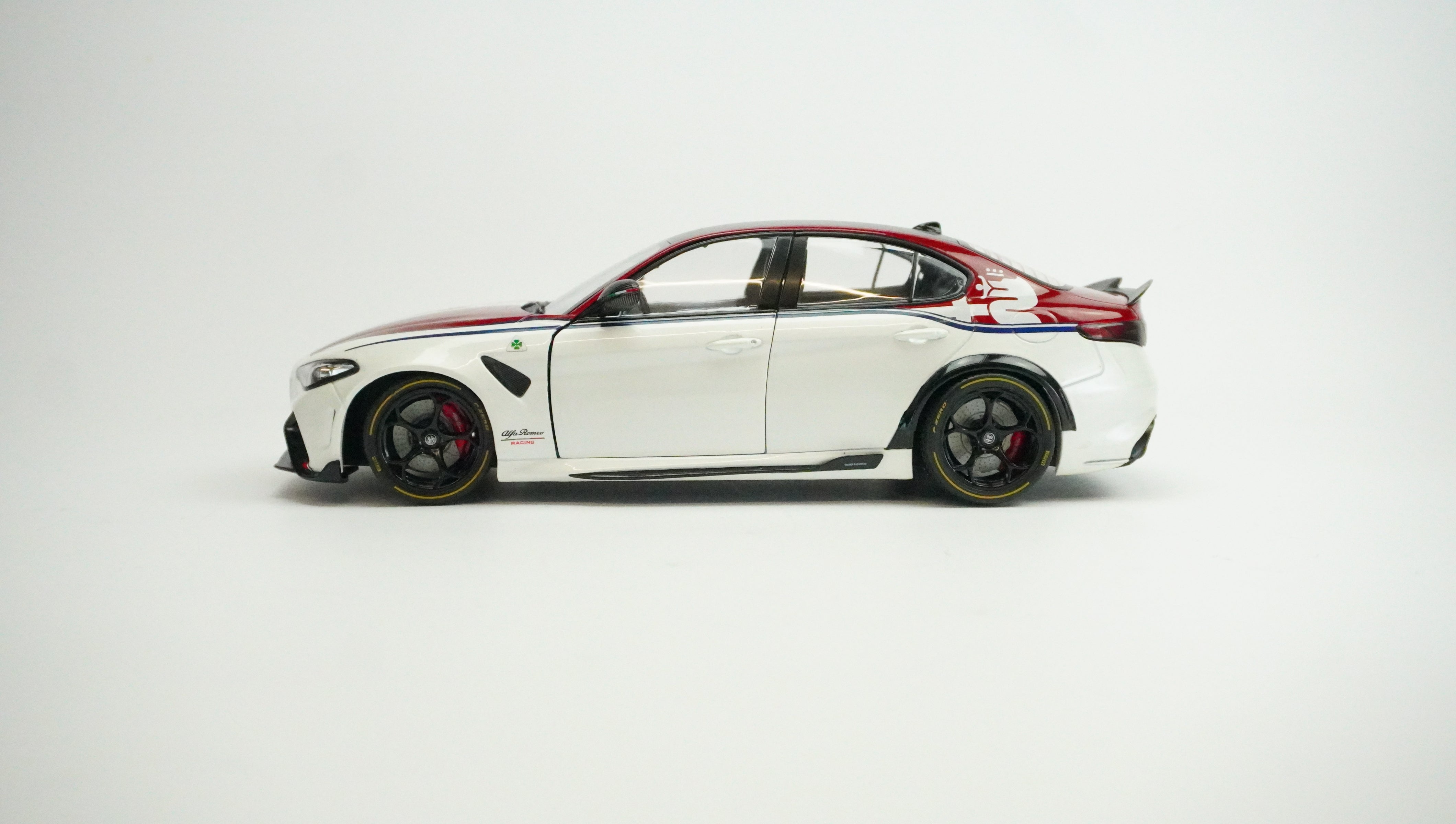 Alfa Romeo Giulia GTA 2023 1:18